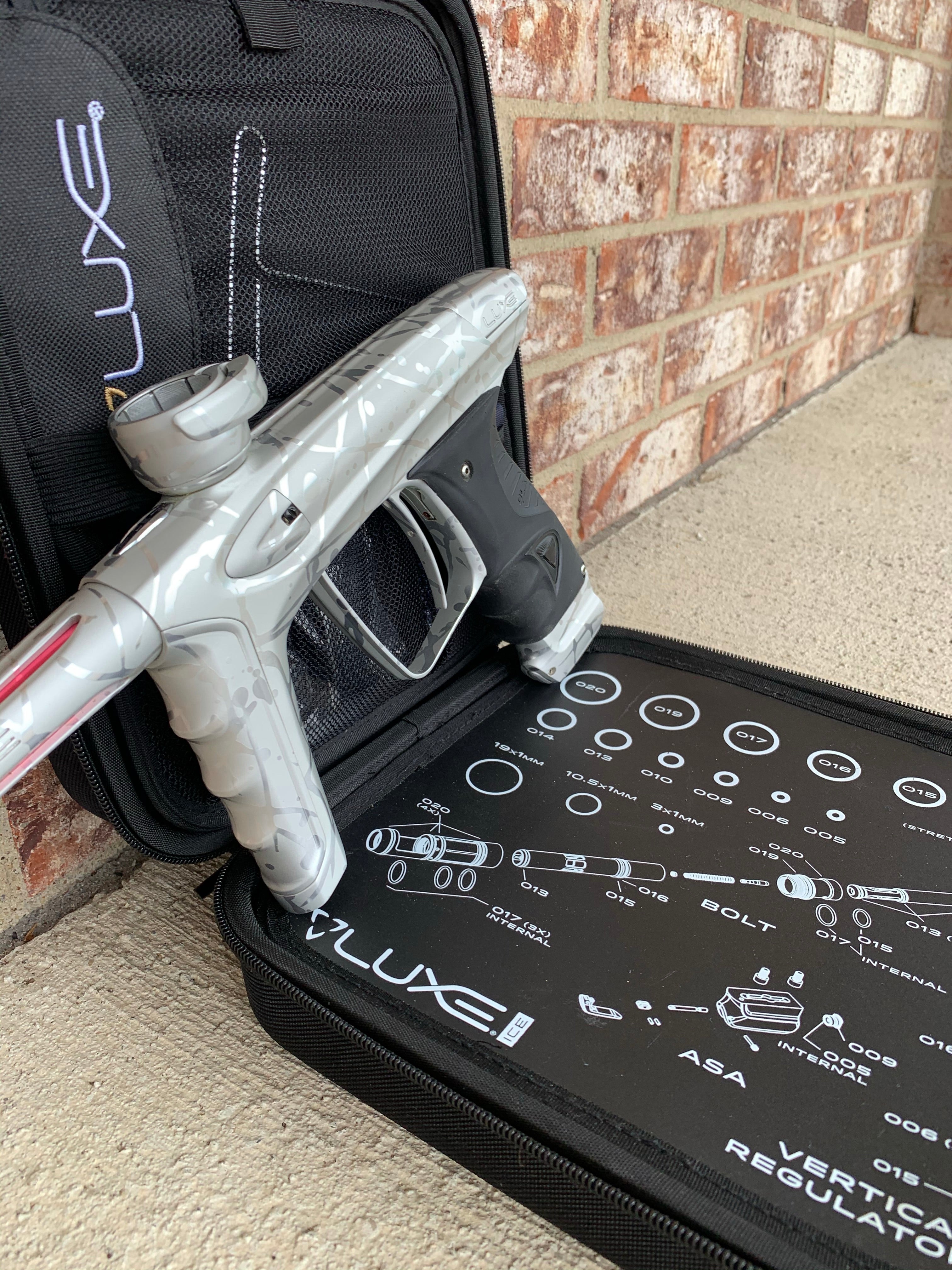 Used DLX Luxe Ice Paintball Gun - Silver 3D Splash