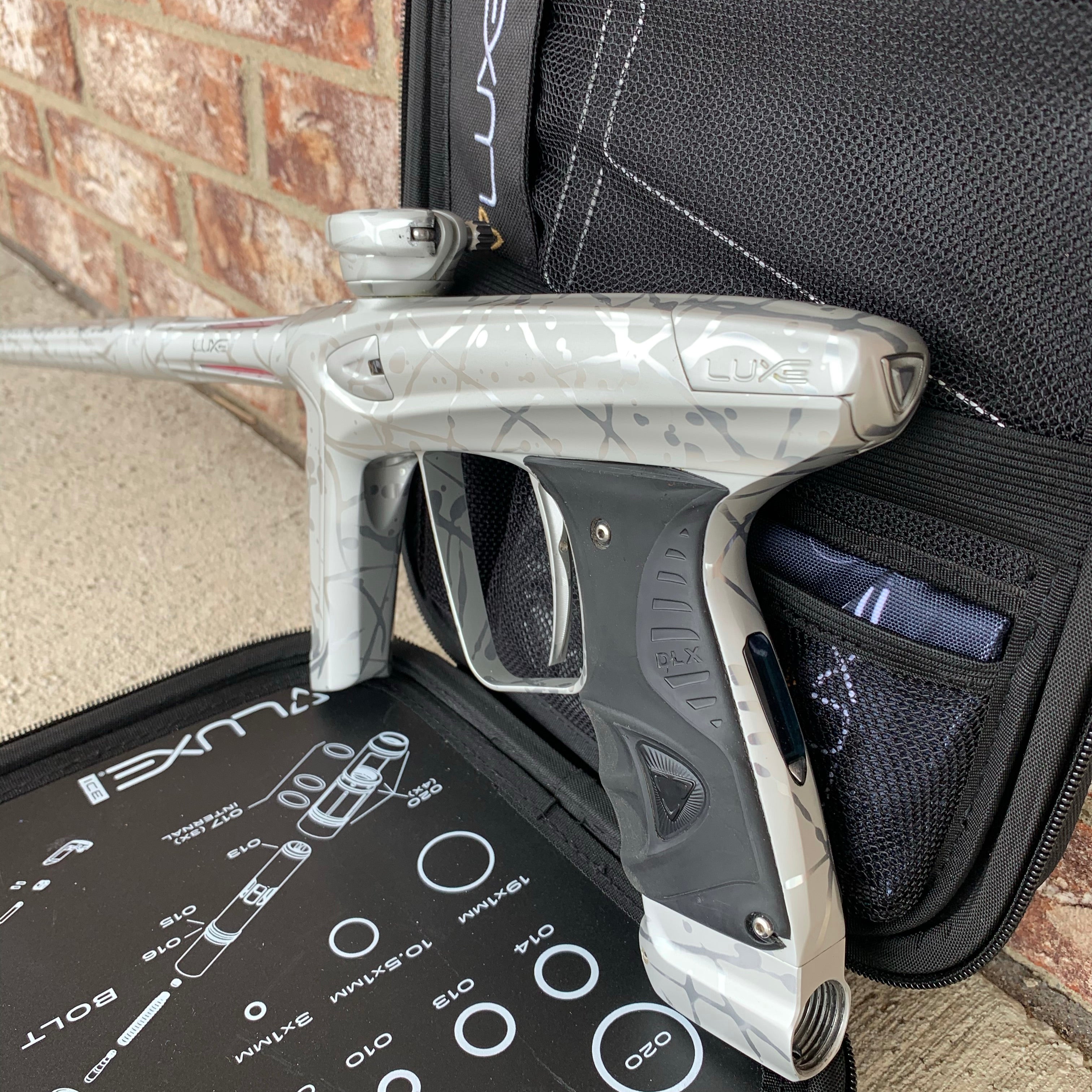 Used DLX Luxe Ice Paintball Gun - Silver 3D Splash