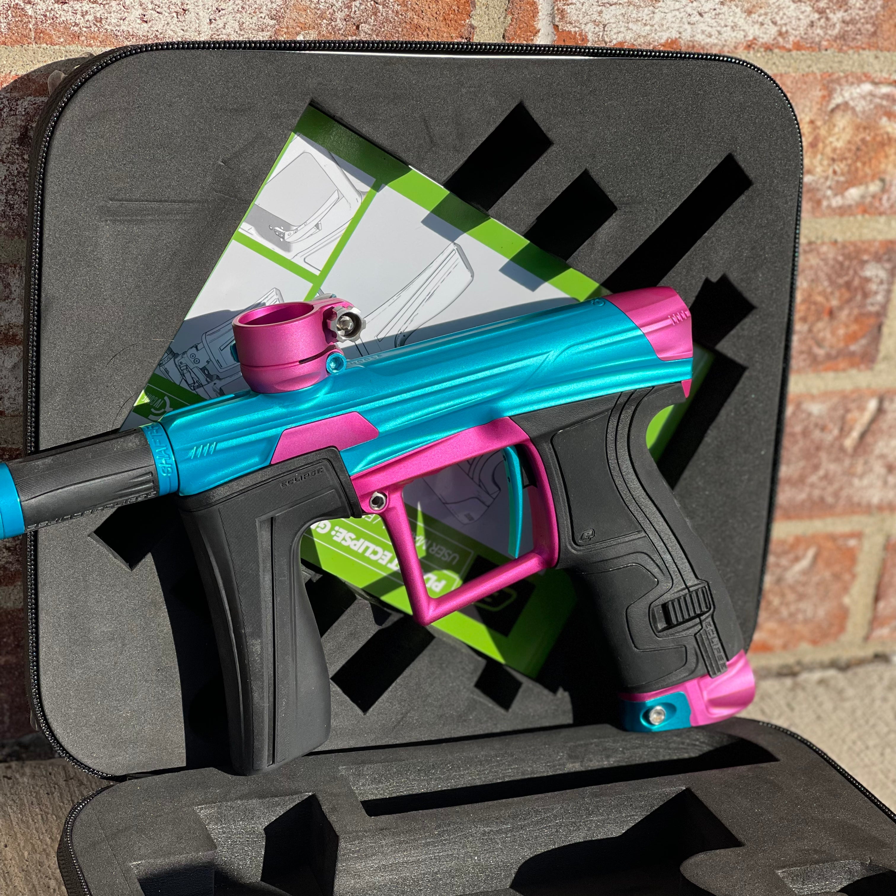 Used Planet Eclipse Geo 4 Paintball Gun - Teal/Pink