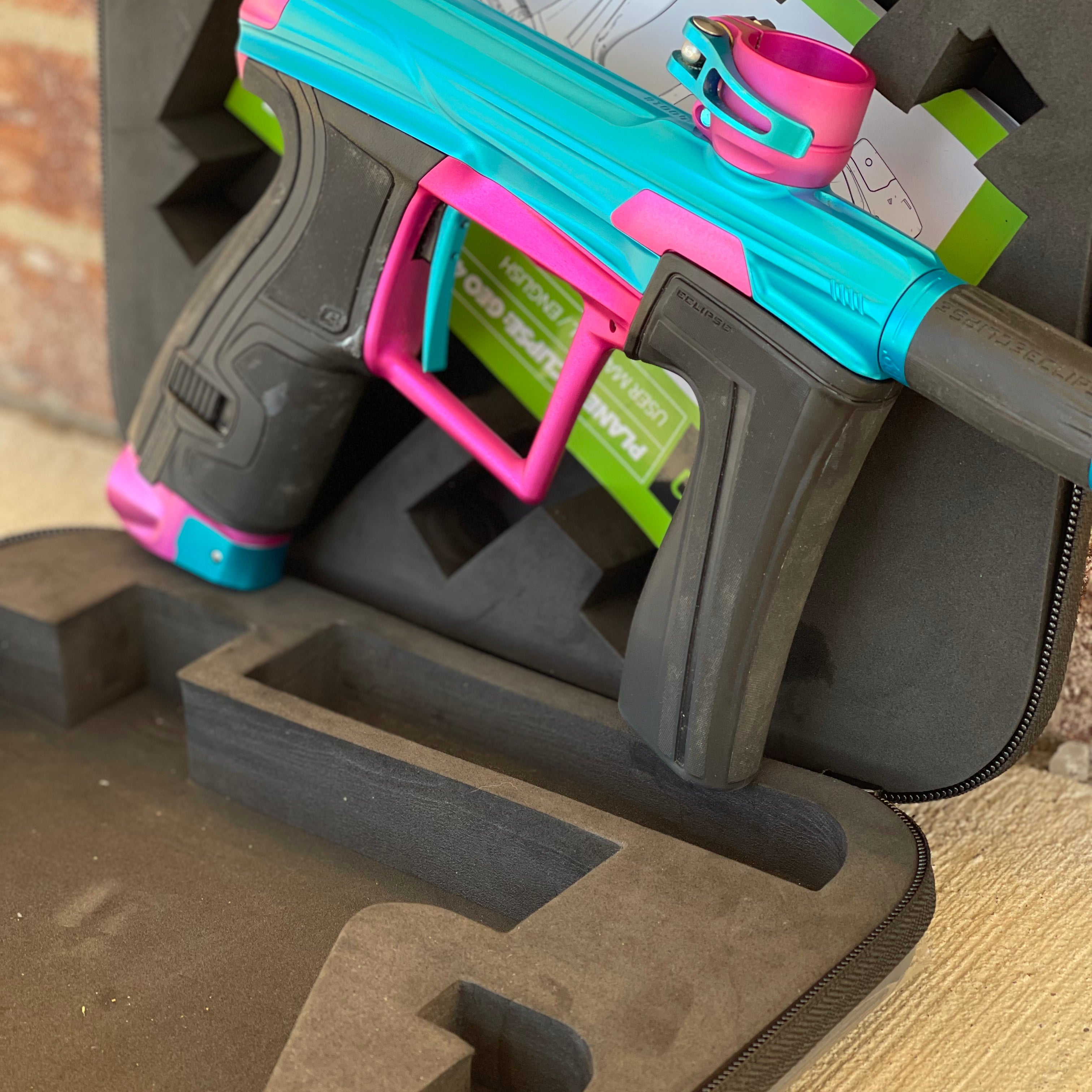 Used Planet Eclipse Geo 4 Paintball Gun - Teal/Pink