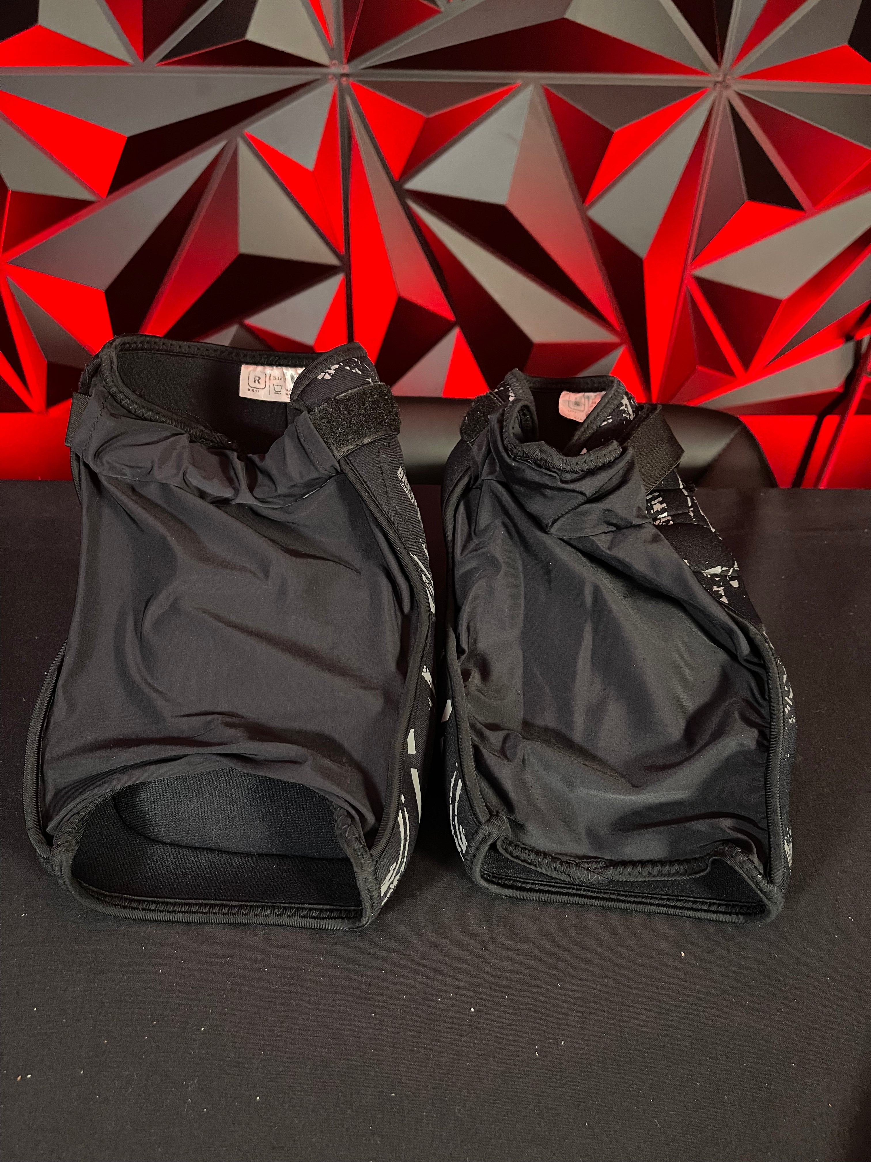 Used Virtue Breakout Knee Pads - 2XL