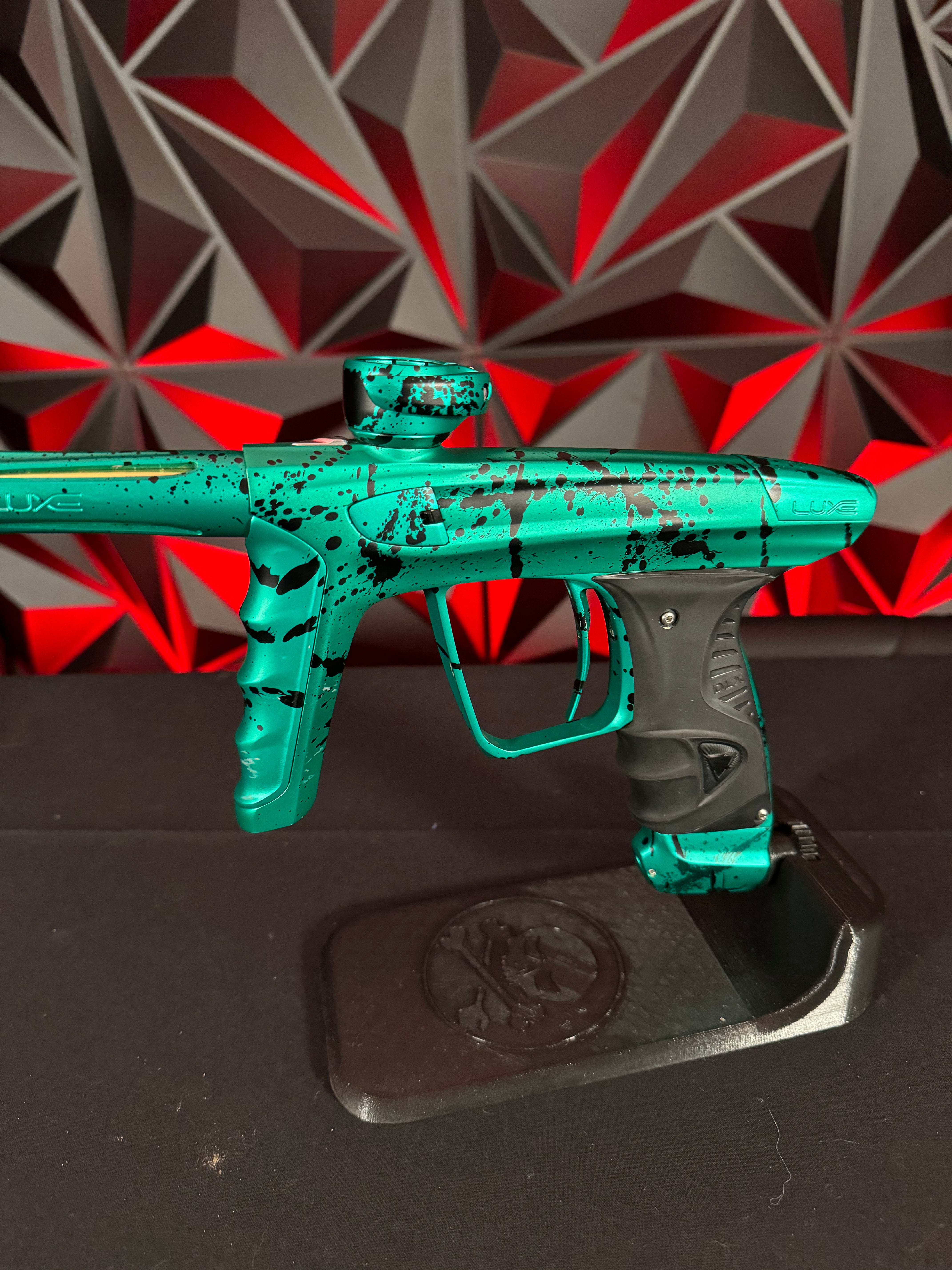 Used DLX Luxe X Paintball Gun - Green Splash