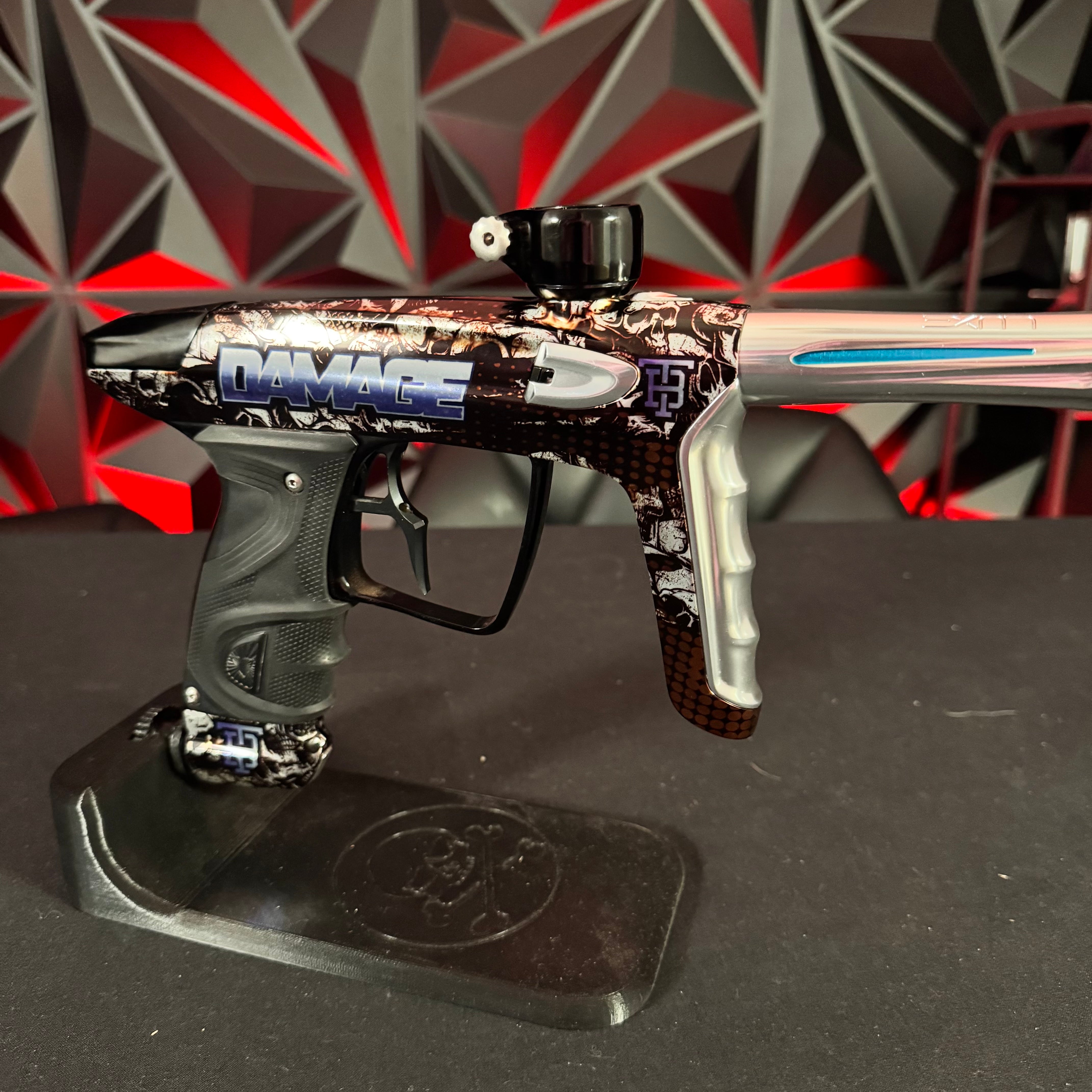Used DLX Luxe TM40 Paintball Gun - Limited Edition Damage Skulls w/Inf