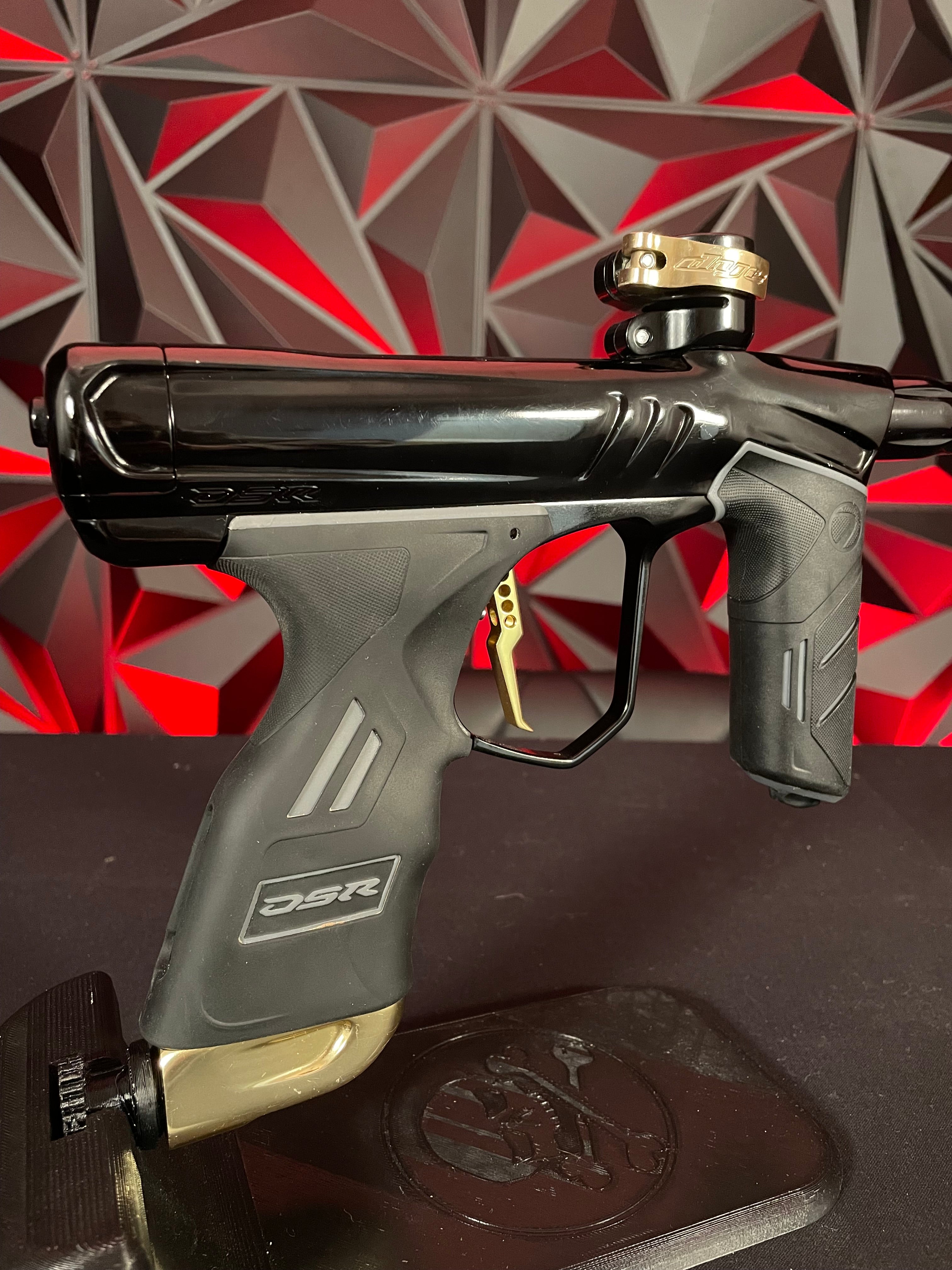 Used Dye DSR+ Paintball Gun -Onyx Gold  (Polished Black/Polished Gold) w/IM Pro Kit