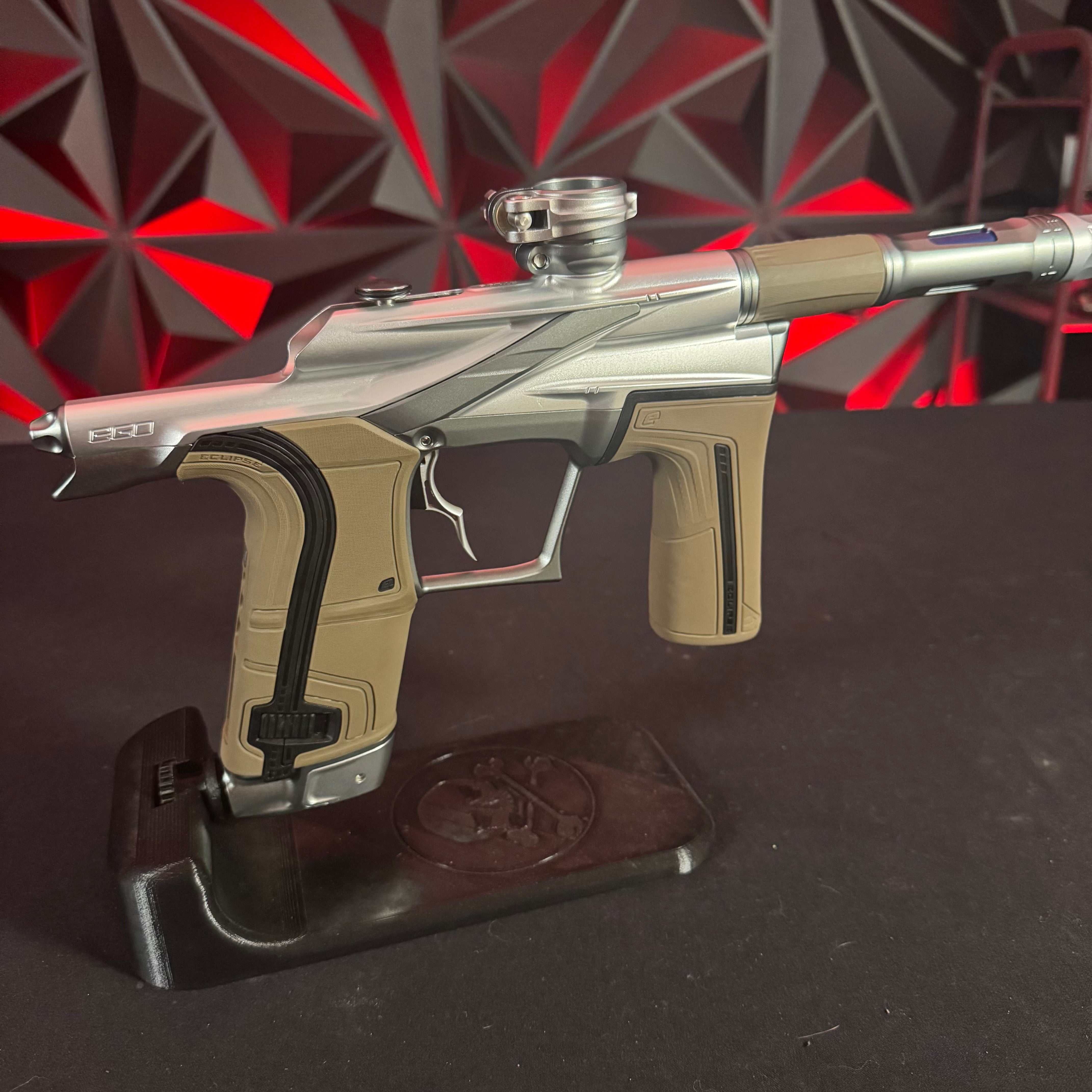 Used Planet Eclipse LV2 Paintball Gun - Silver/Dark Grey w/Earth Grip