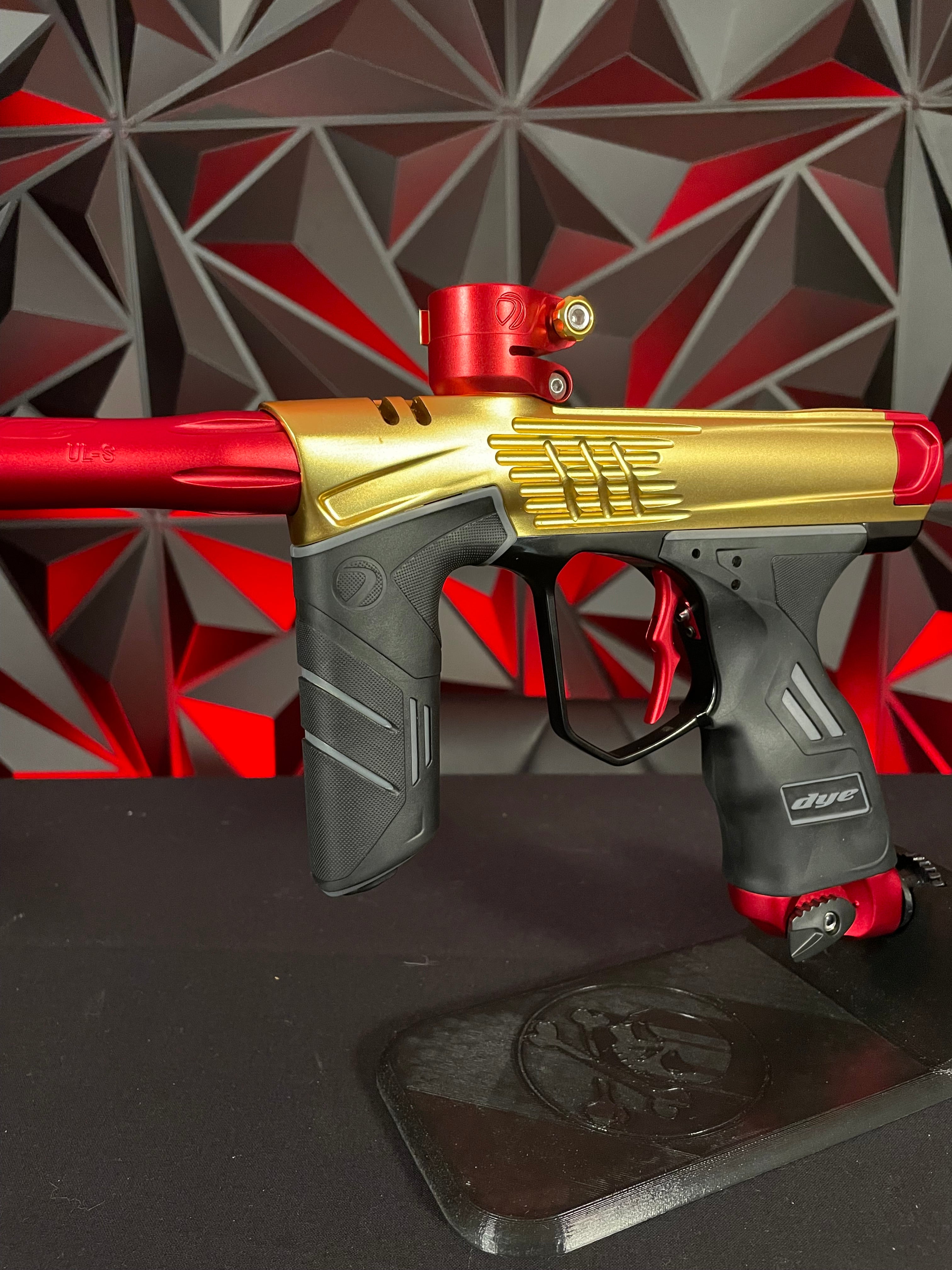 Used Dye DSR+ Paintball Gun - ICON Edition Gold/Red w/ IM Pro Kit