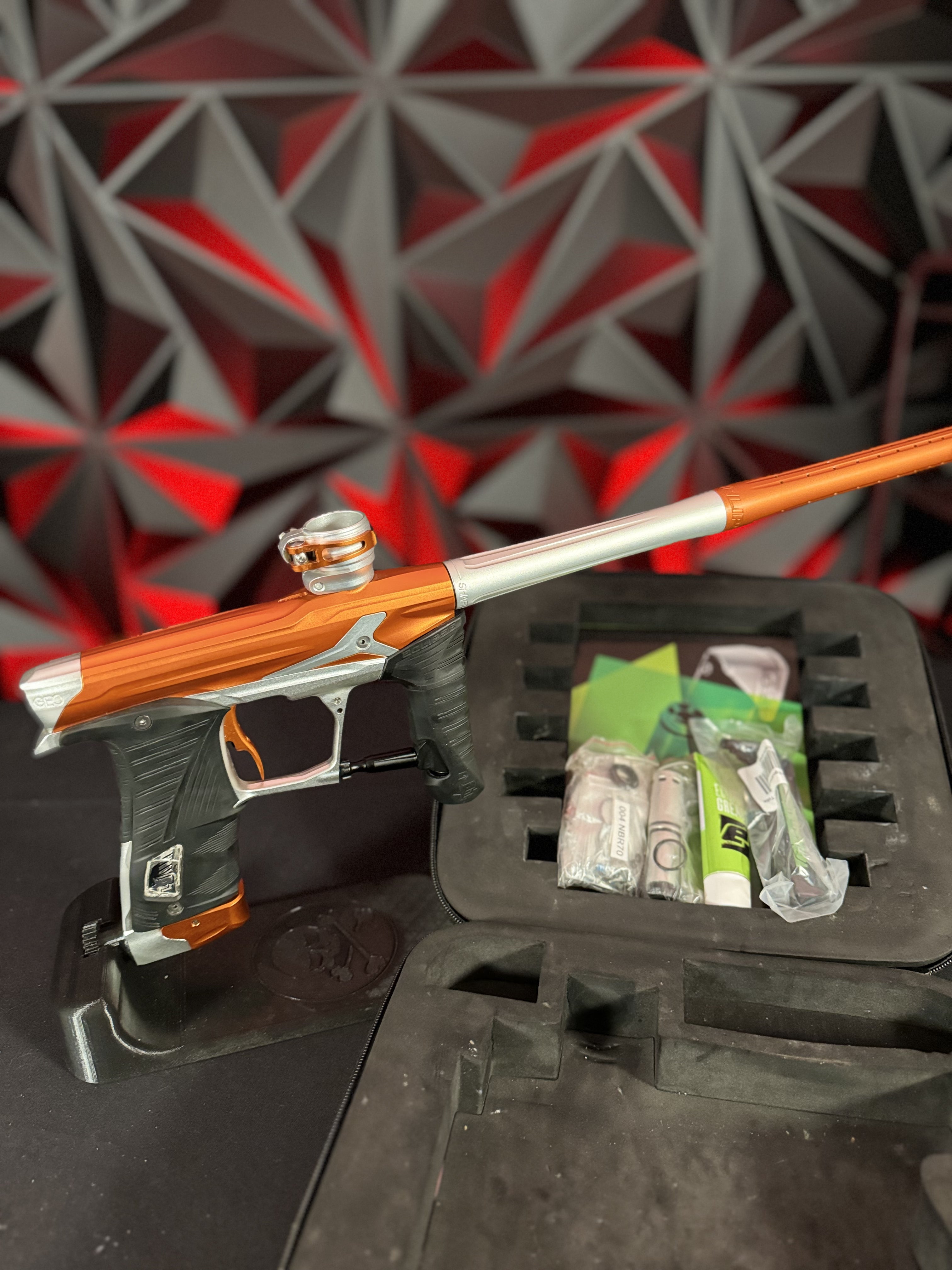 Used Planet Eclipse Geo 3.5 Paintball Gun - Orange/Silver