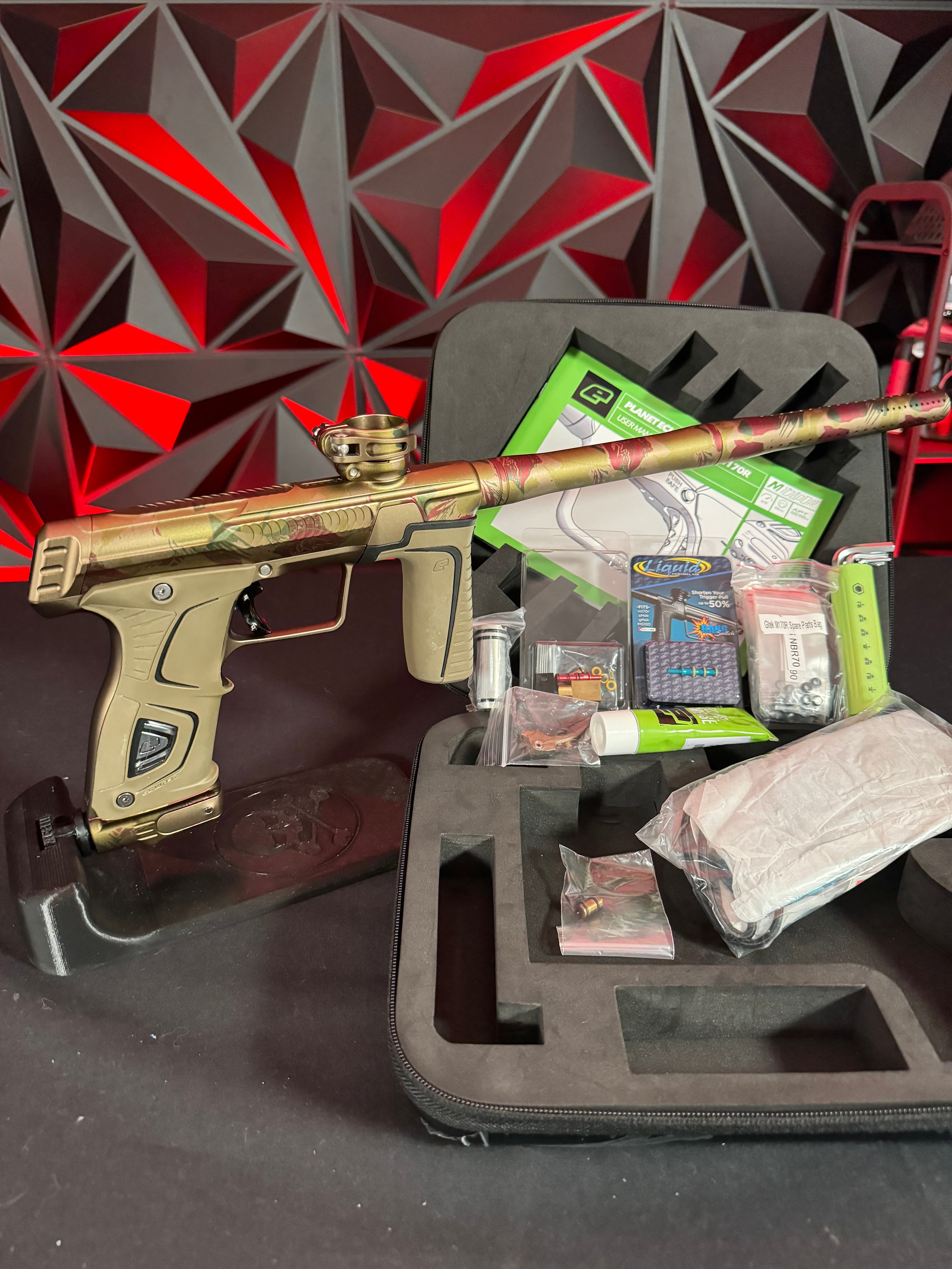 Used Planet Eclipse m170r Paintball Gun - Predator Camo w/Deadlywinds Valve, SSC Bolt, Liquid Bang Switch, and Freak Bored Barrel Back