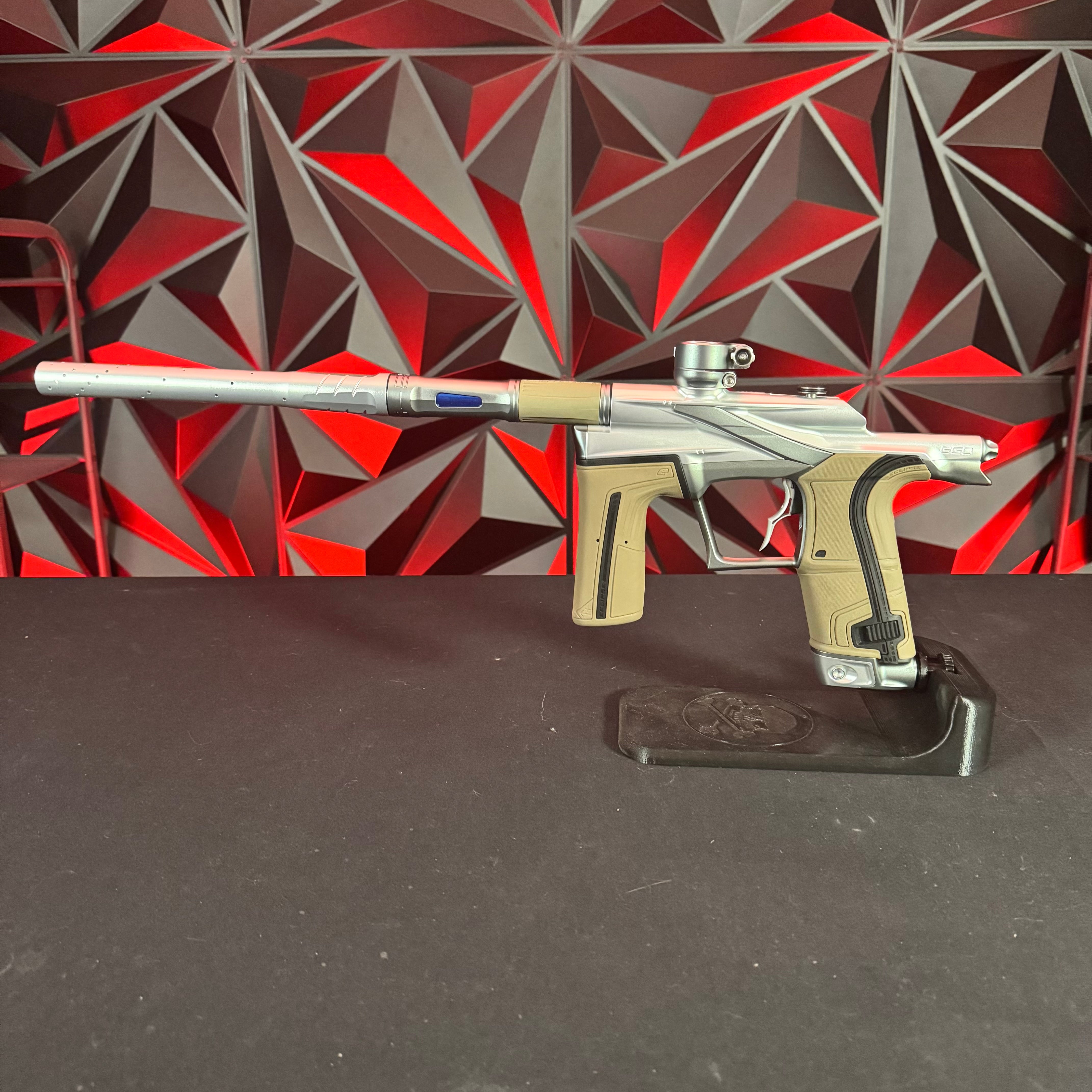Used Planet Eclipse LV2 Paintball Gun - Silver/Dark Grey w/Earth Grip