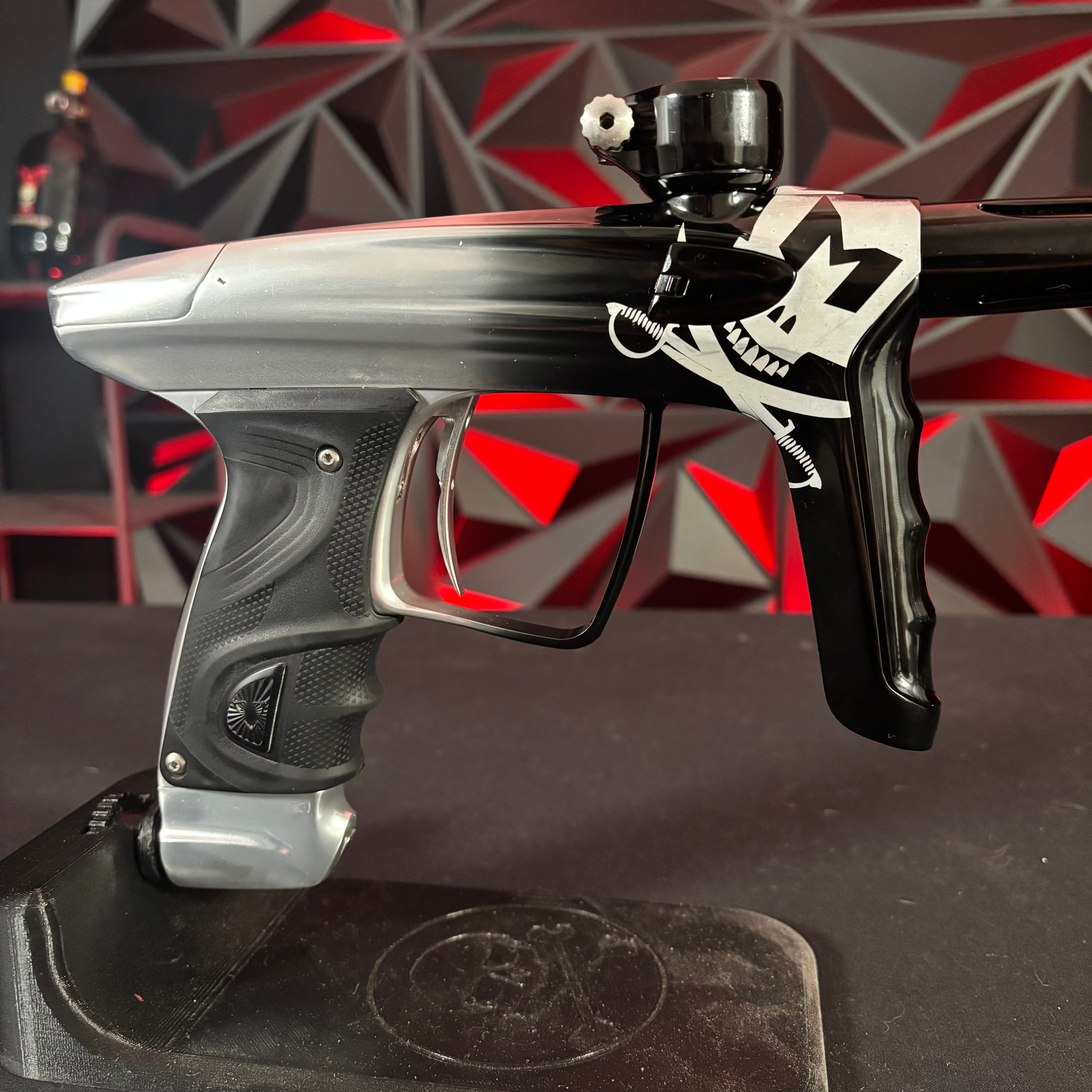 Used DLX Luxe TM40 Paintball Gun - LE Mutiny Gloss Silver/Black Fade