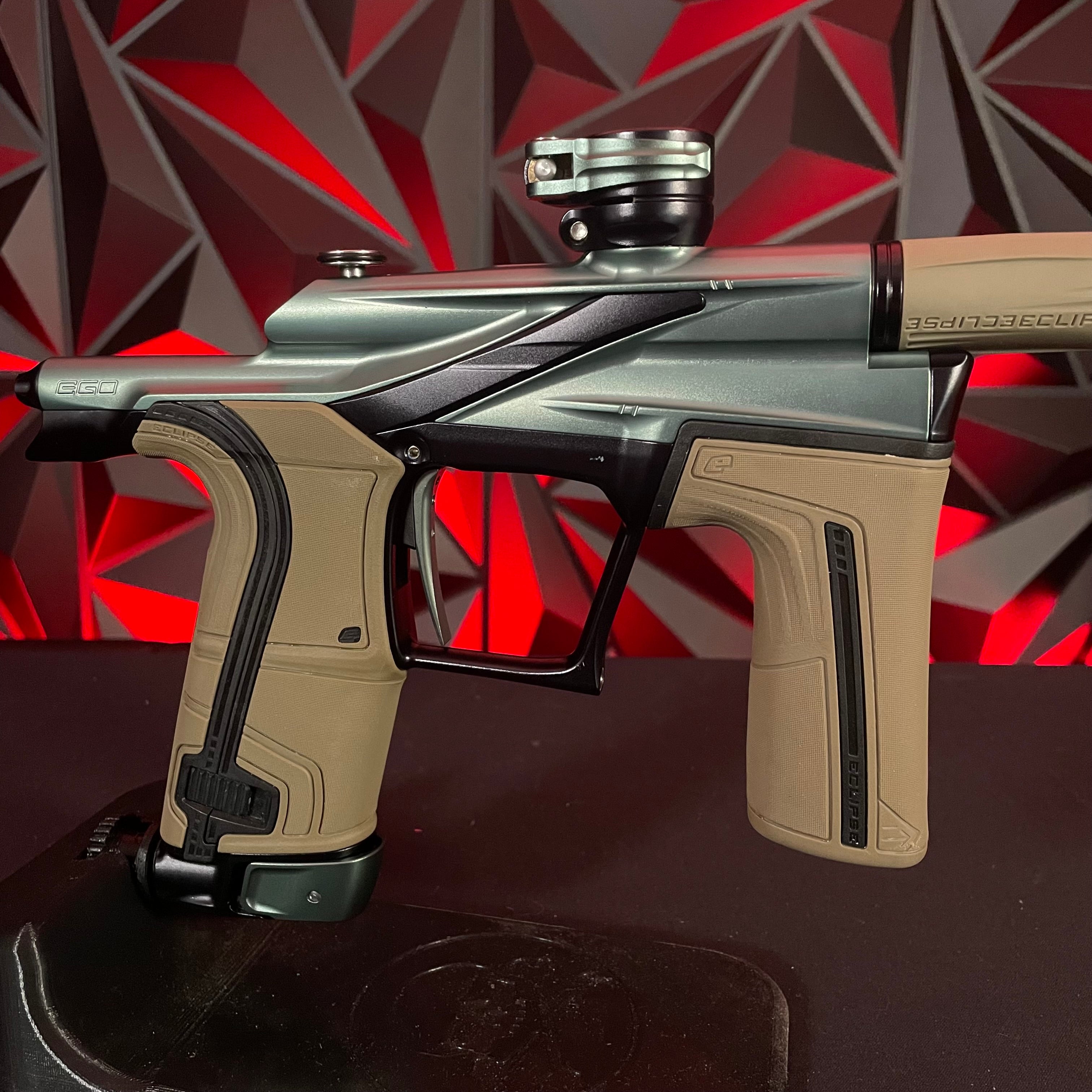 Used Planet Eclipse LV2 Paintball Gun - Tech Edition w/ Earth Grip Kit
