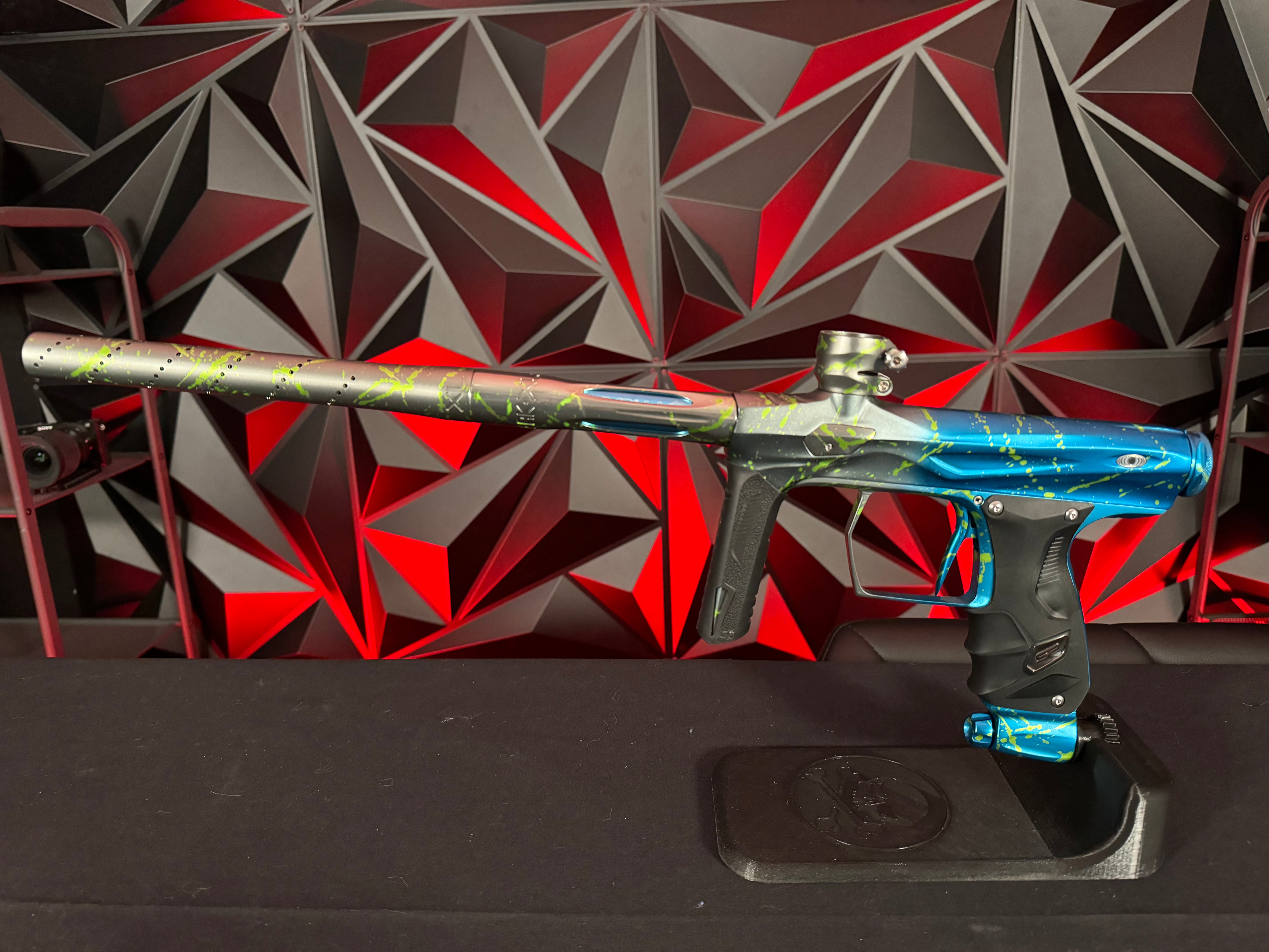 Used Shocker Amp Paintball Gun - LE Seattle Thunder Splash Fade w/ Matching Mech Frame