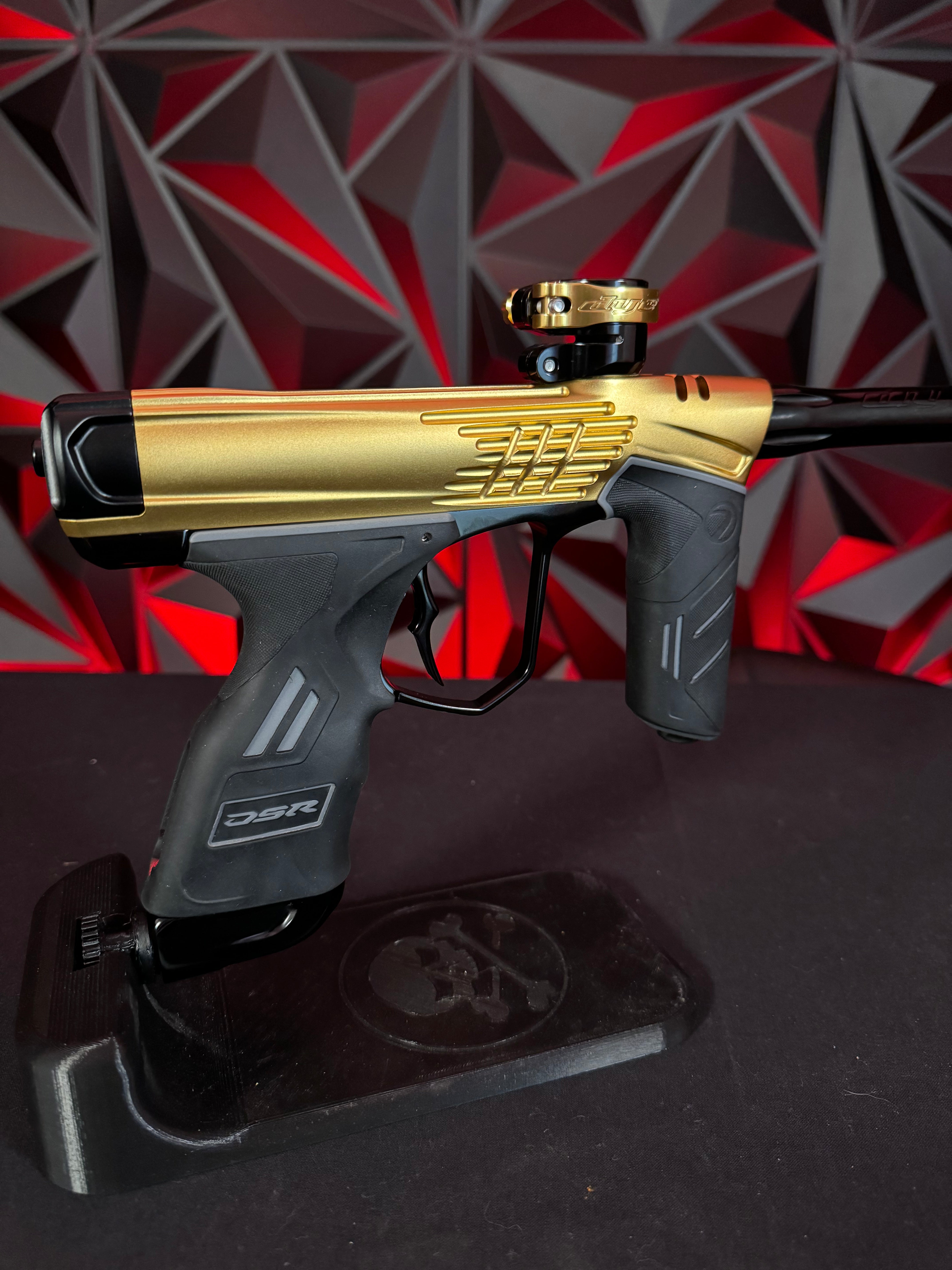 Used Dye DSR+ Paintball Gun - ICON Edition Gold/Black w/ IM Pro Kit