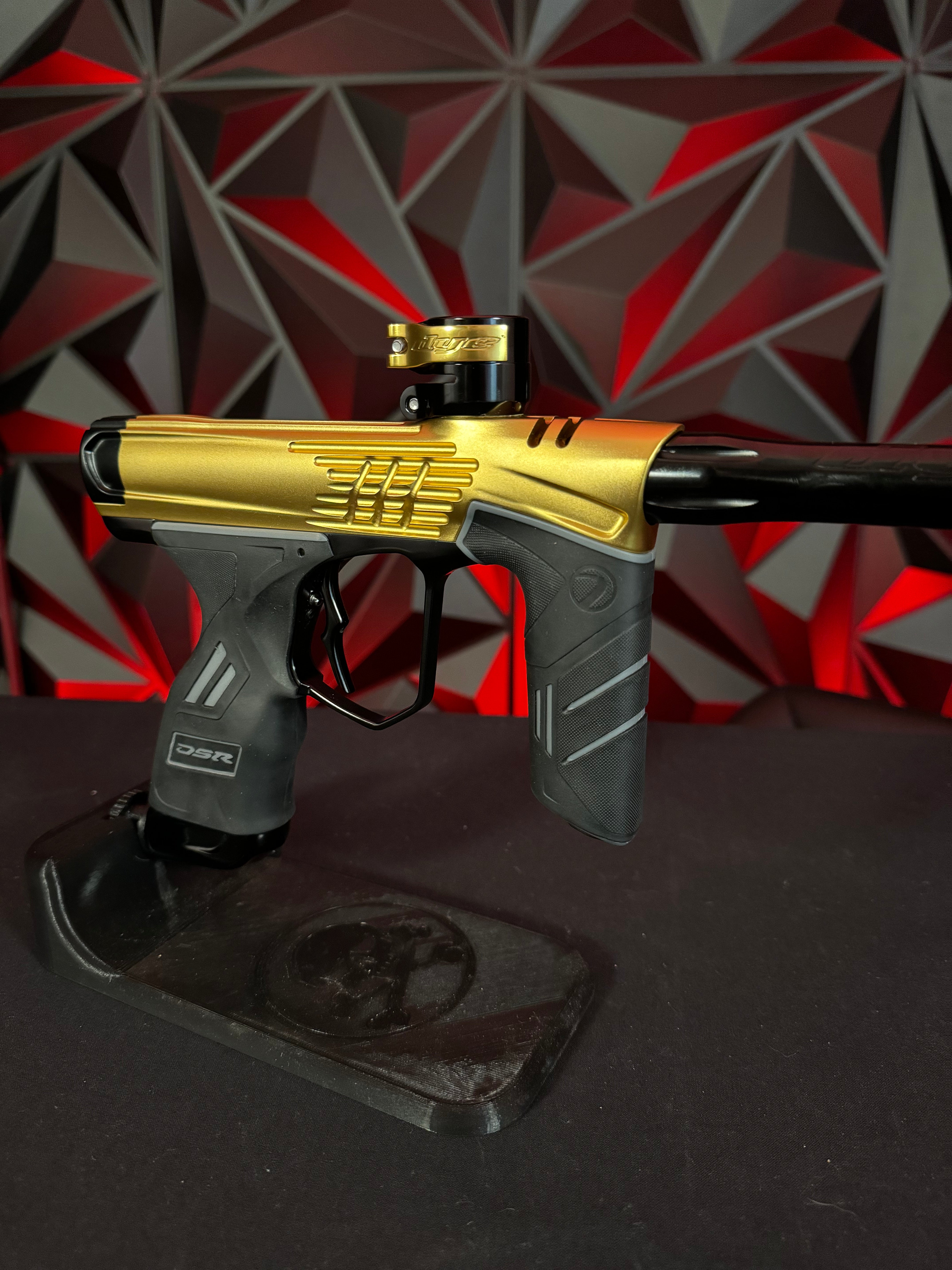 Used Dye DSR+ Paintball Gun - ICON Edition Gold/Black w/ IM Pro Kit