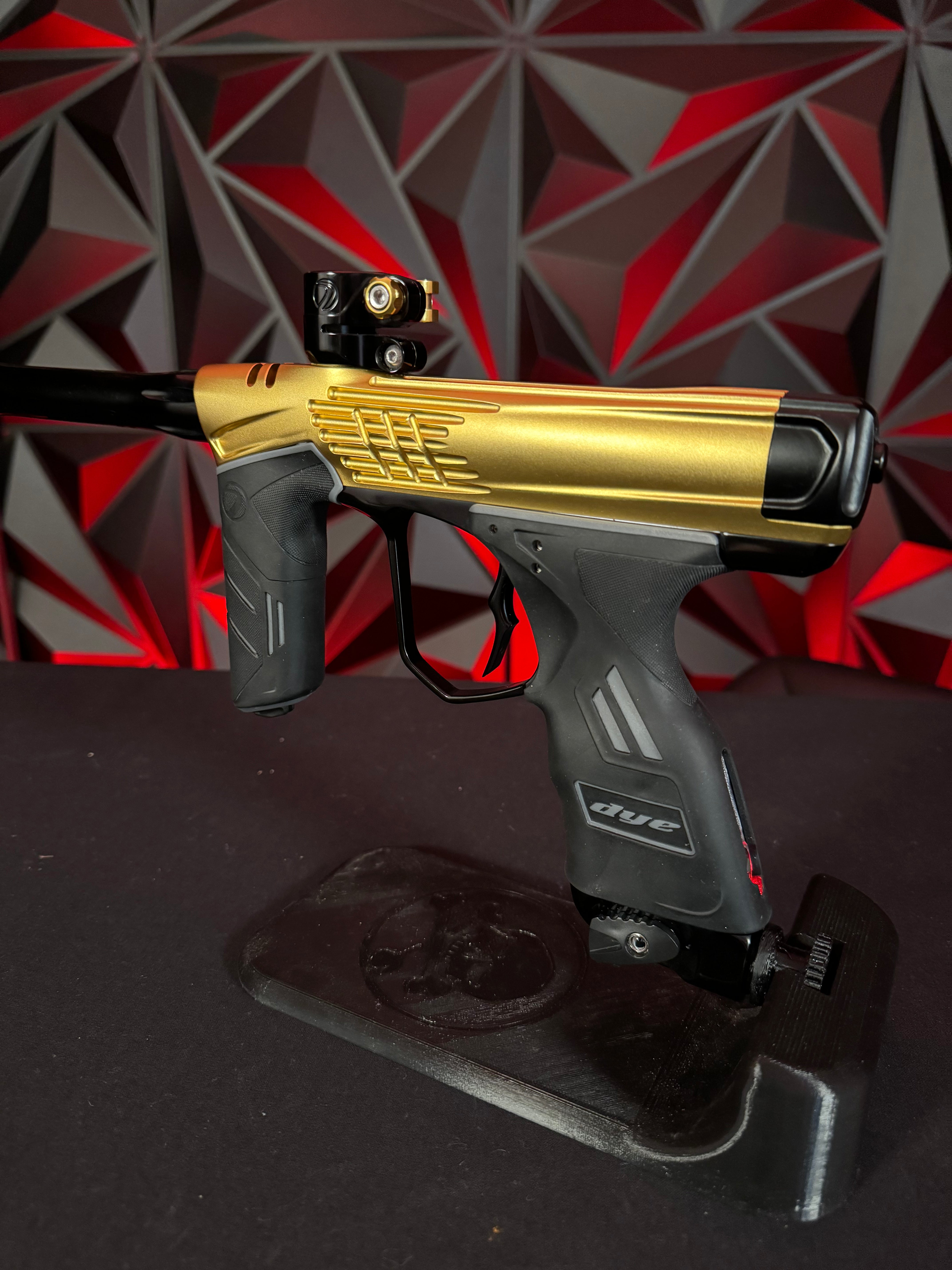 Used Dye DSR+ Paintball Gun - ICON Edition Gold/Black w/ IM Pro Kit