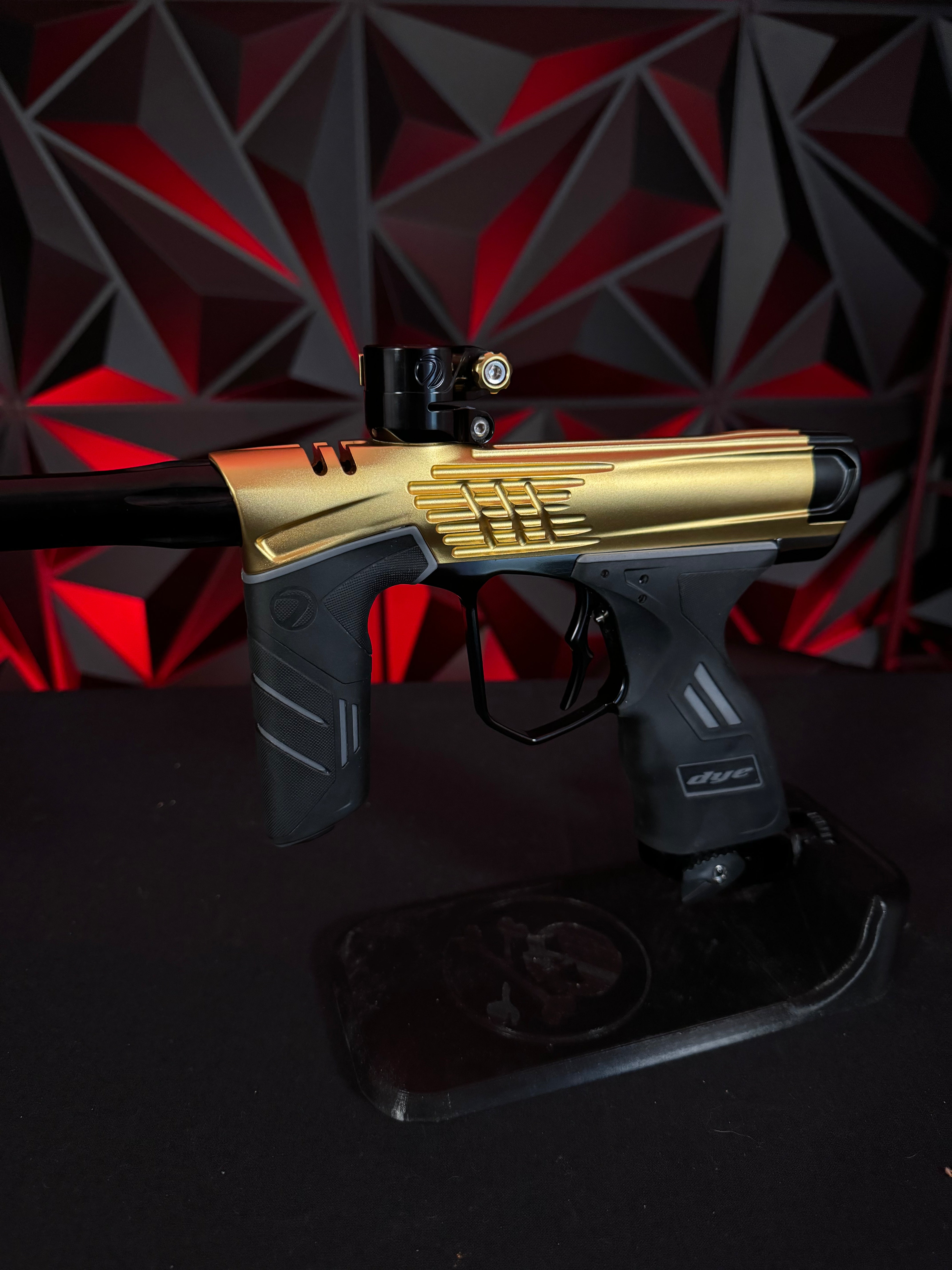 Used Dye DSR+ Paintball Gun - ICON Edition Gold/Black w/ IM Pro Kit