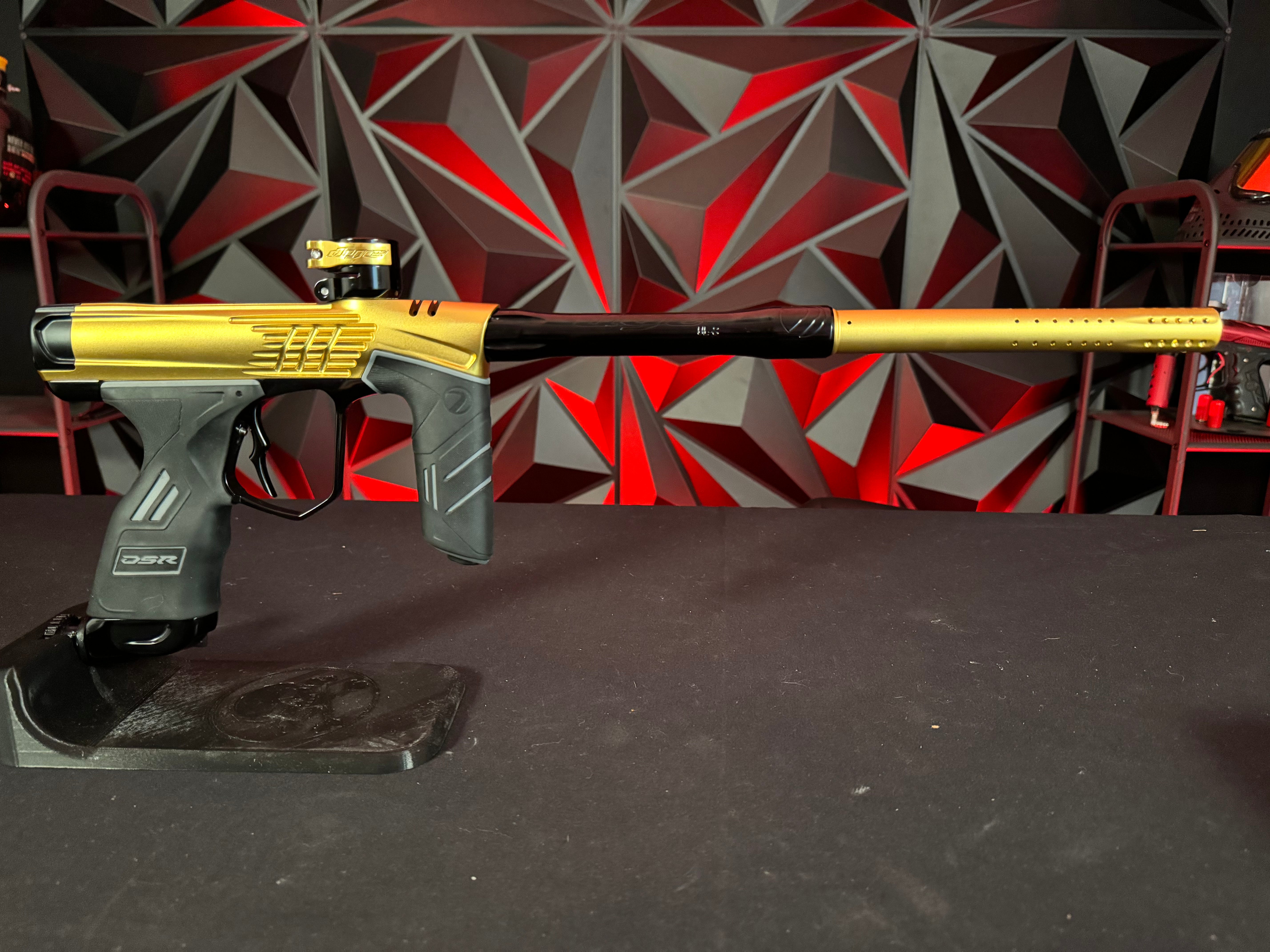 Used Dye DSR+ Paintball Gun - ICON Edition Gold/Black w/ IM Pro Kit