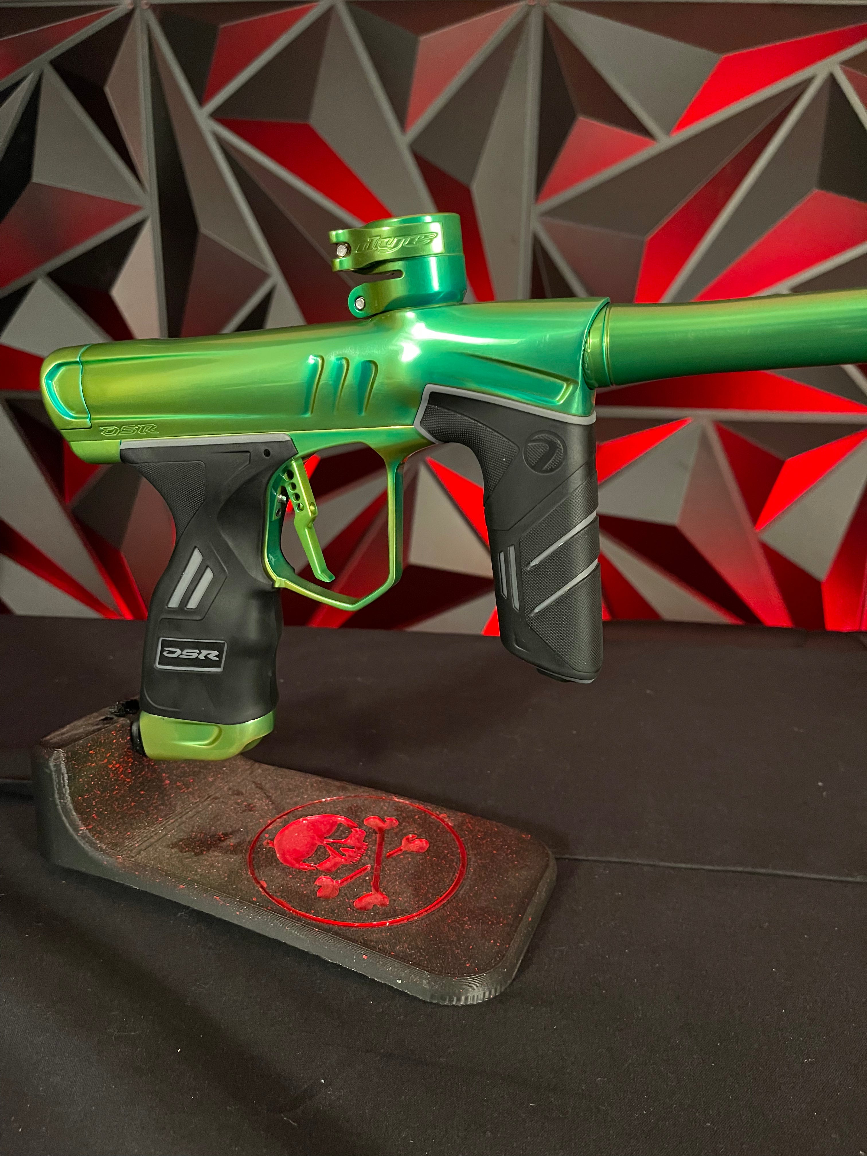 Used Dye DSR+ Paintball Gun - LVL Up Chromatic Green 1 of 1 Anno w/ IM Pro Kit