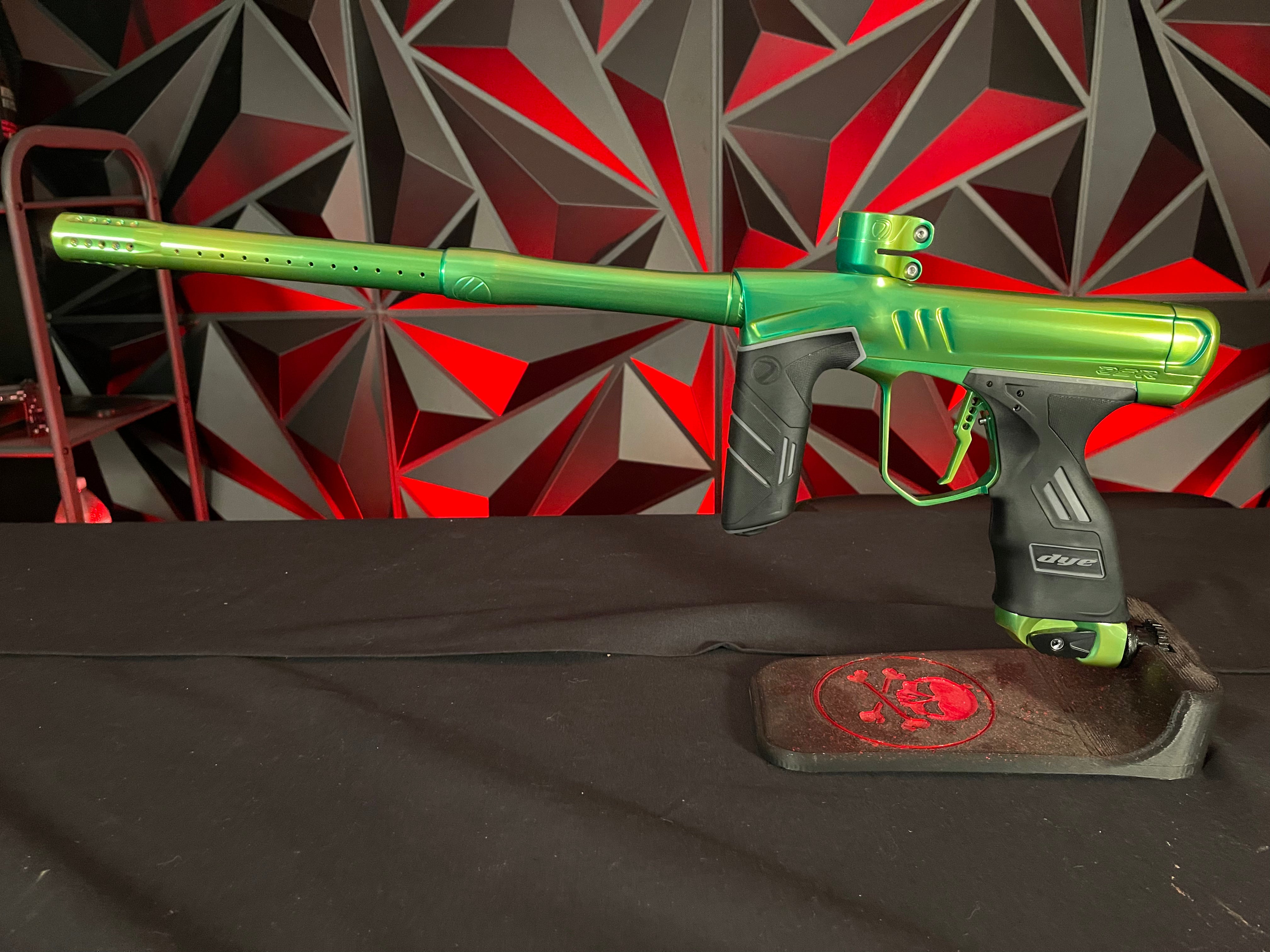Used Dye DSR+ Paintball Gun - LVL Up Chromatic Green 1 of 1 Anno w/ IM Pro Kit