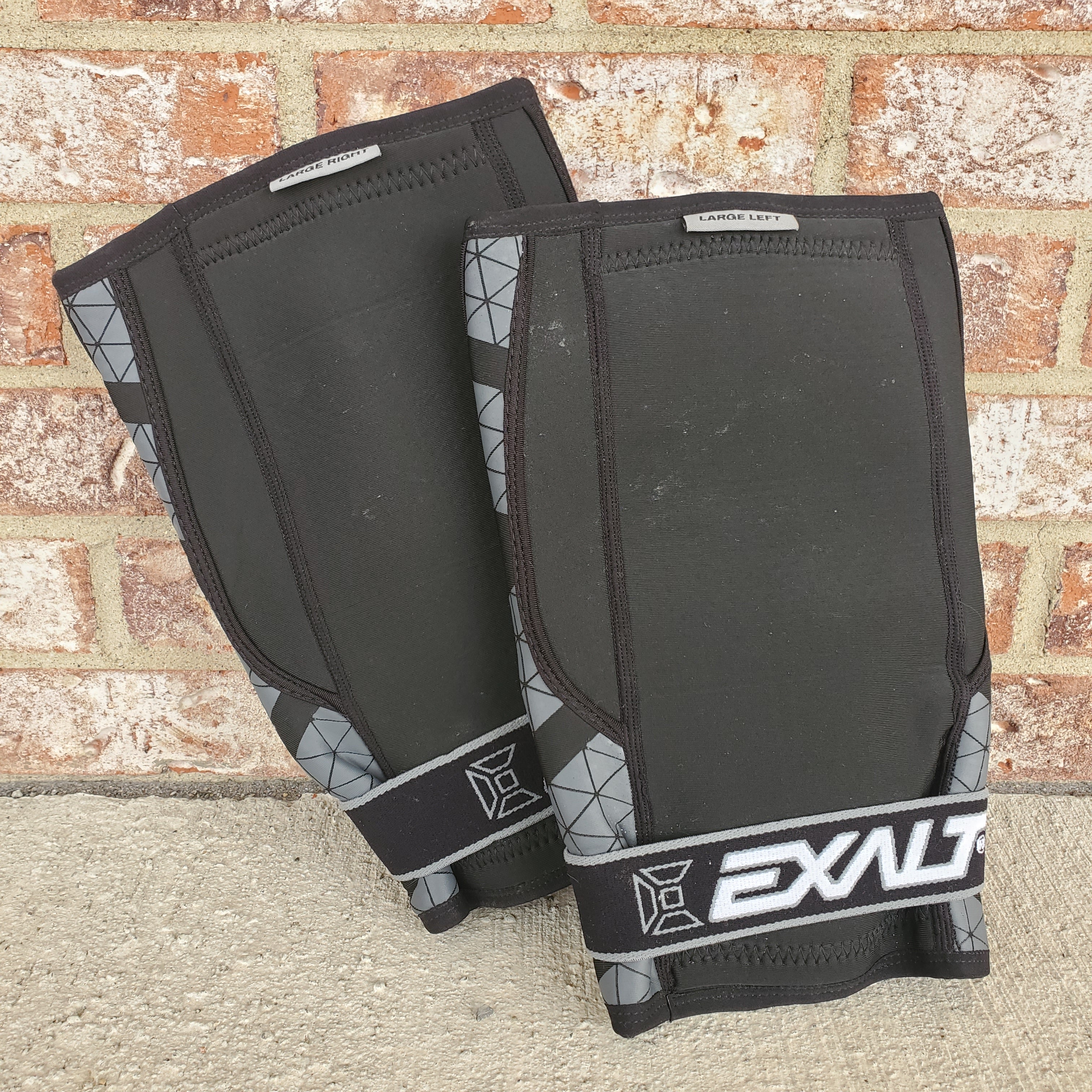 Used Exalt Freeflex Knee Pads - Large - Black