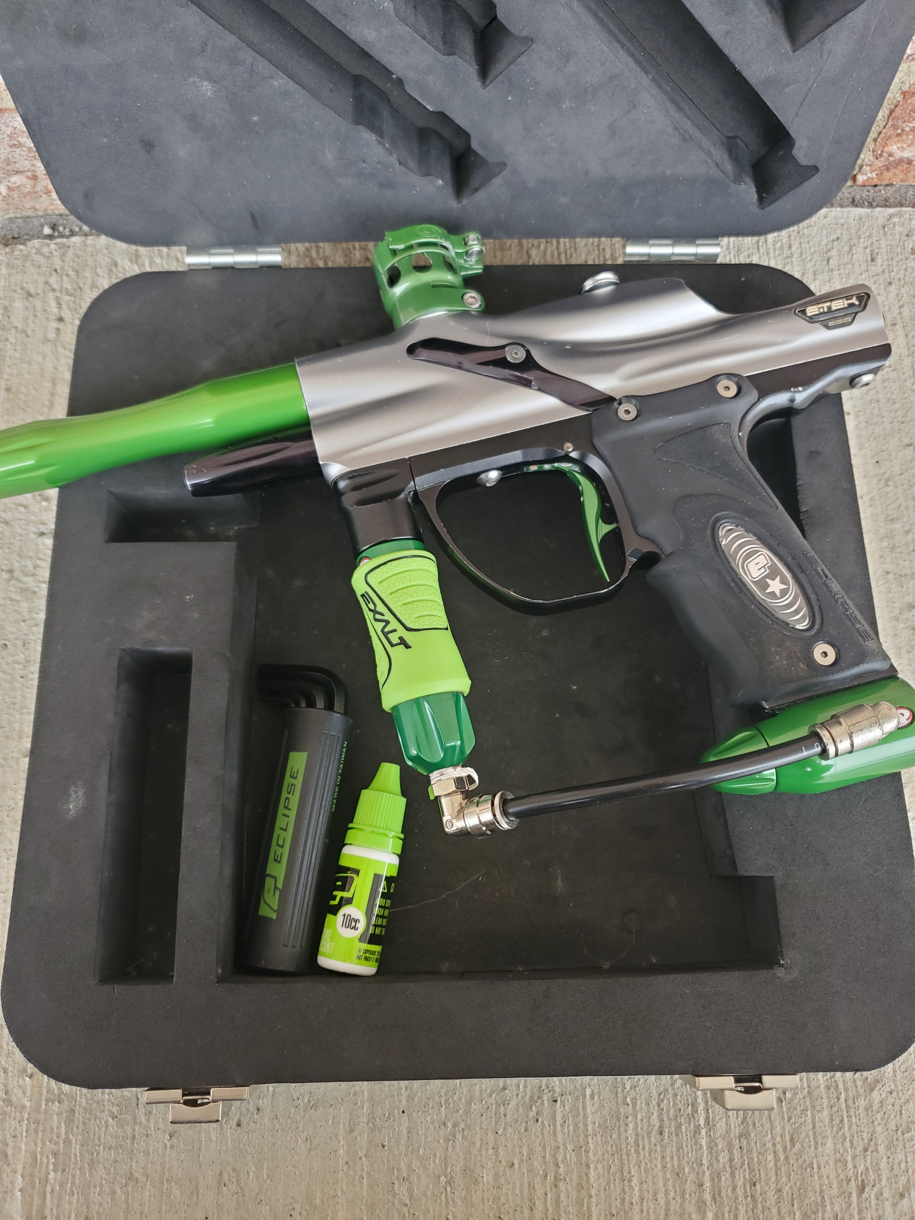 Used Planet Eclipse Etek Paintball Gun - Silver / Green