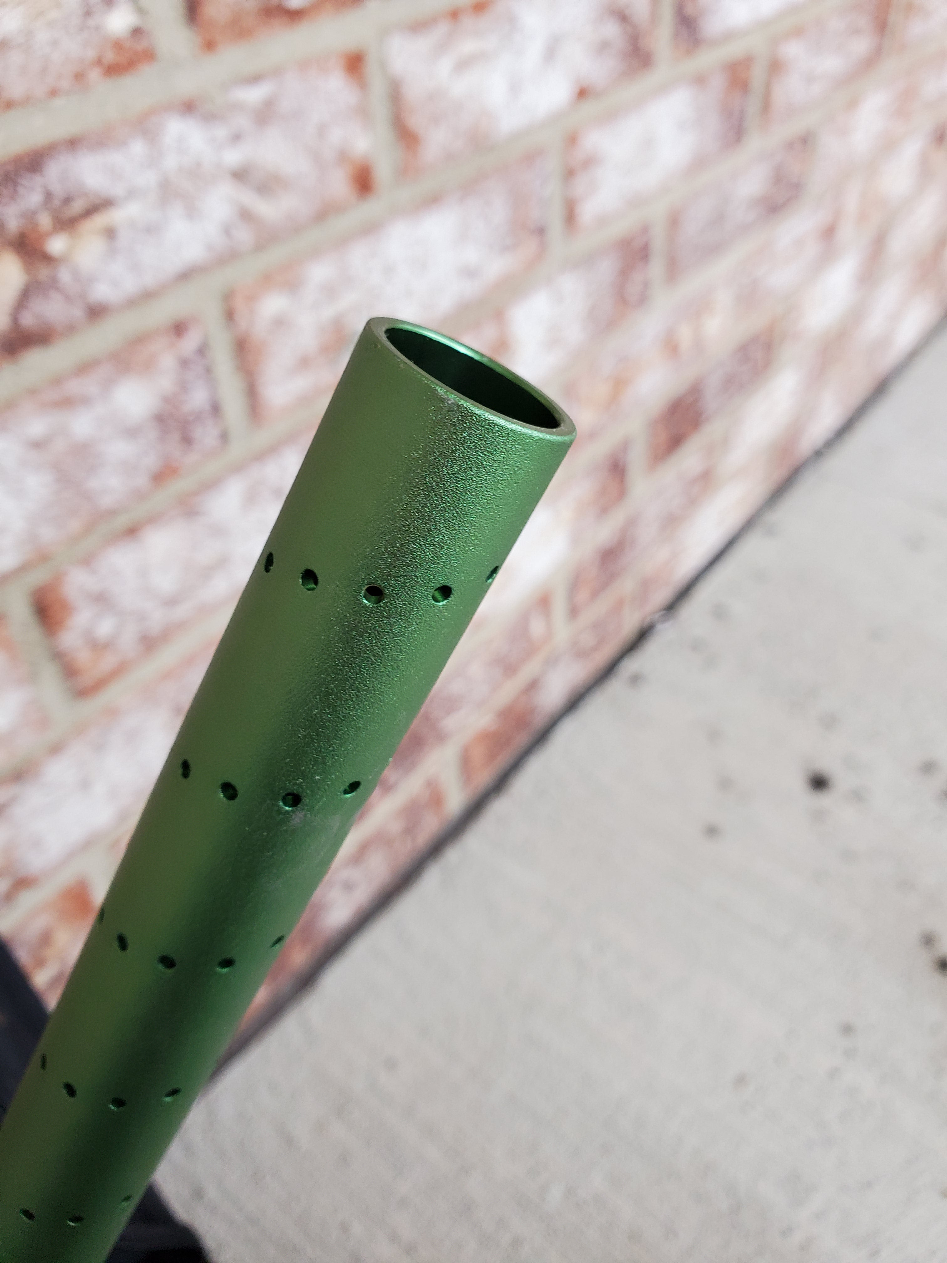 Used Empire Axe 2.0 Paintball Gun - Green / Black