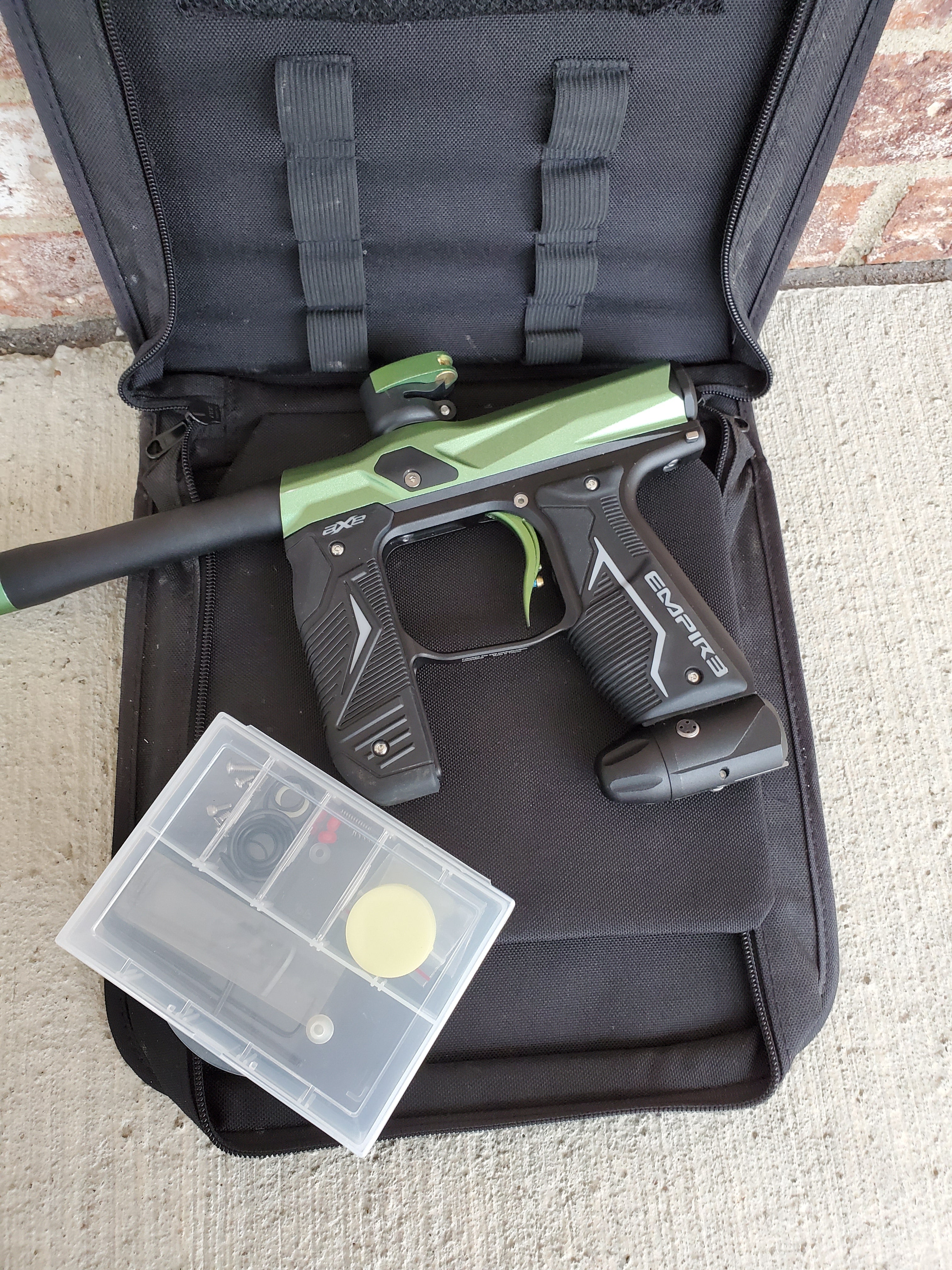 Used Empire Axe 2.0 Paintball Gun - Green / Black