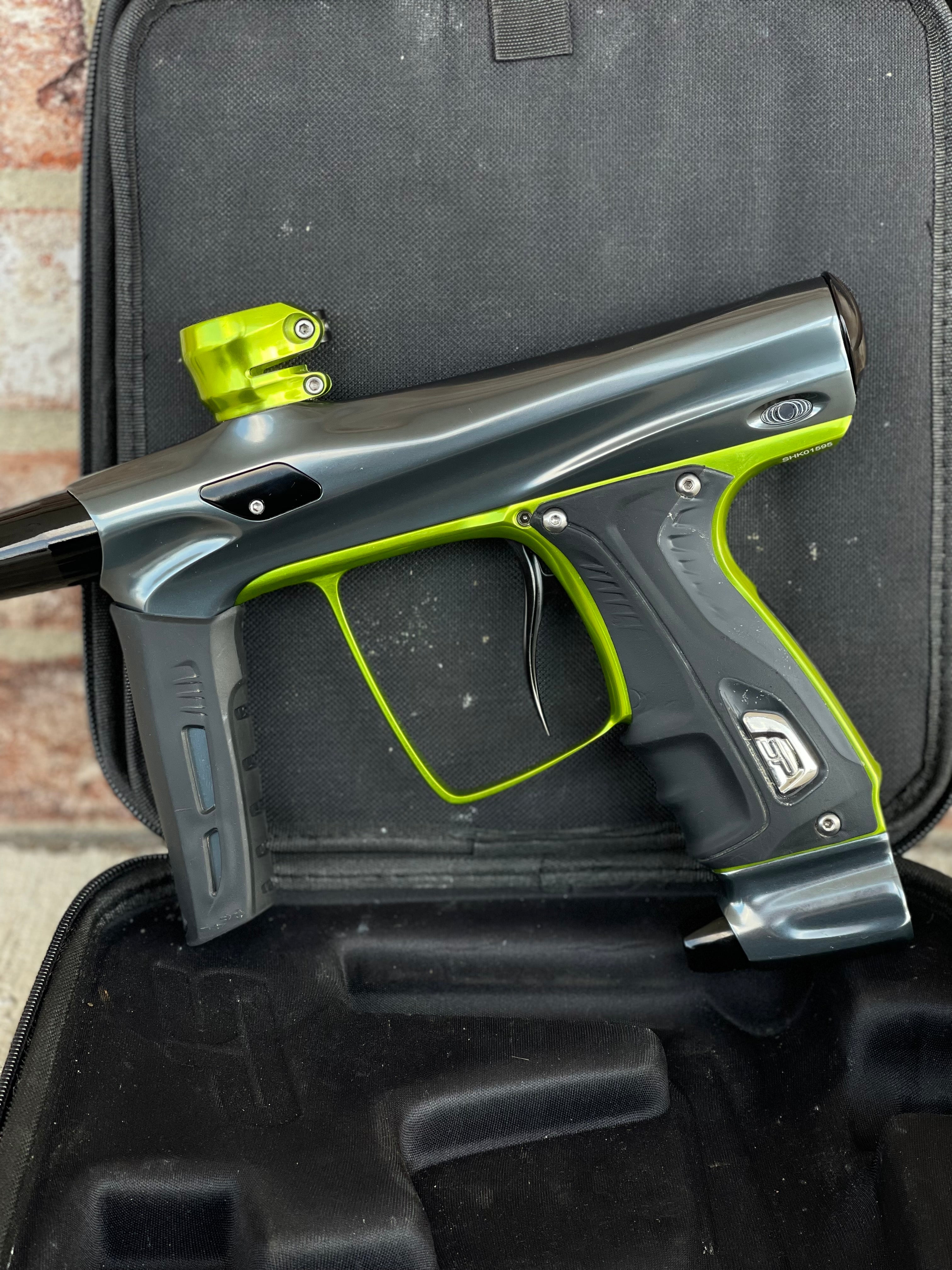 Smart Parts Shocker RSX Paintball Marker- Pewter/Lime with 3 freak Inserts