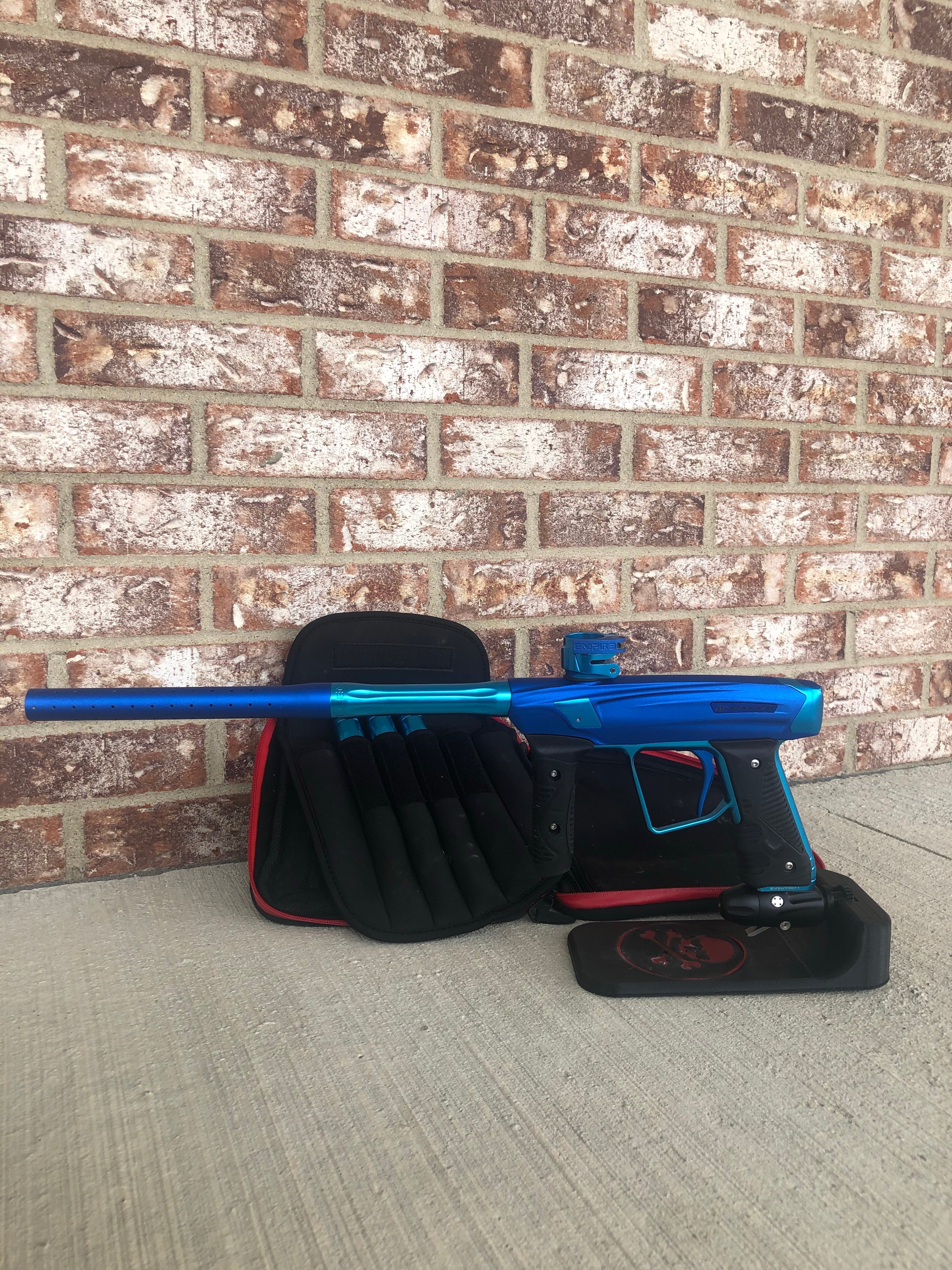 Used Empire Vanquish GT w/ V16 bolt Paintball Maker- Blue/Teal