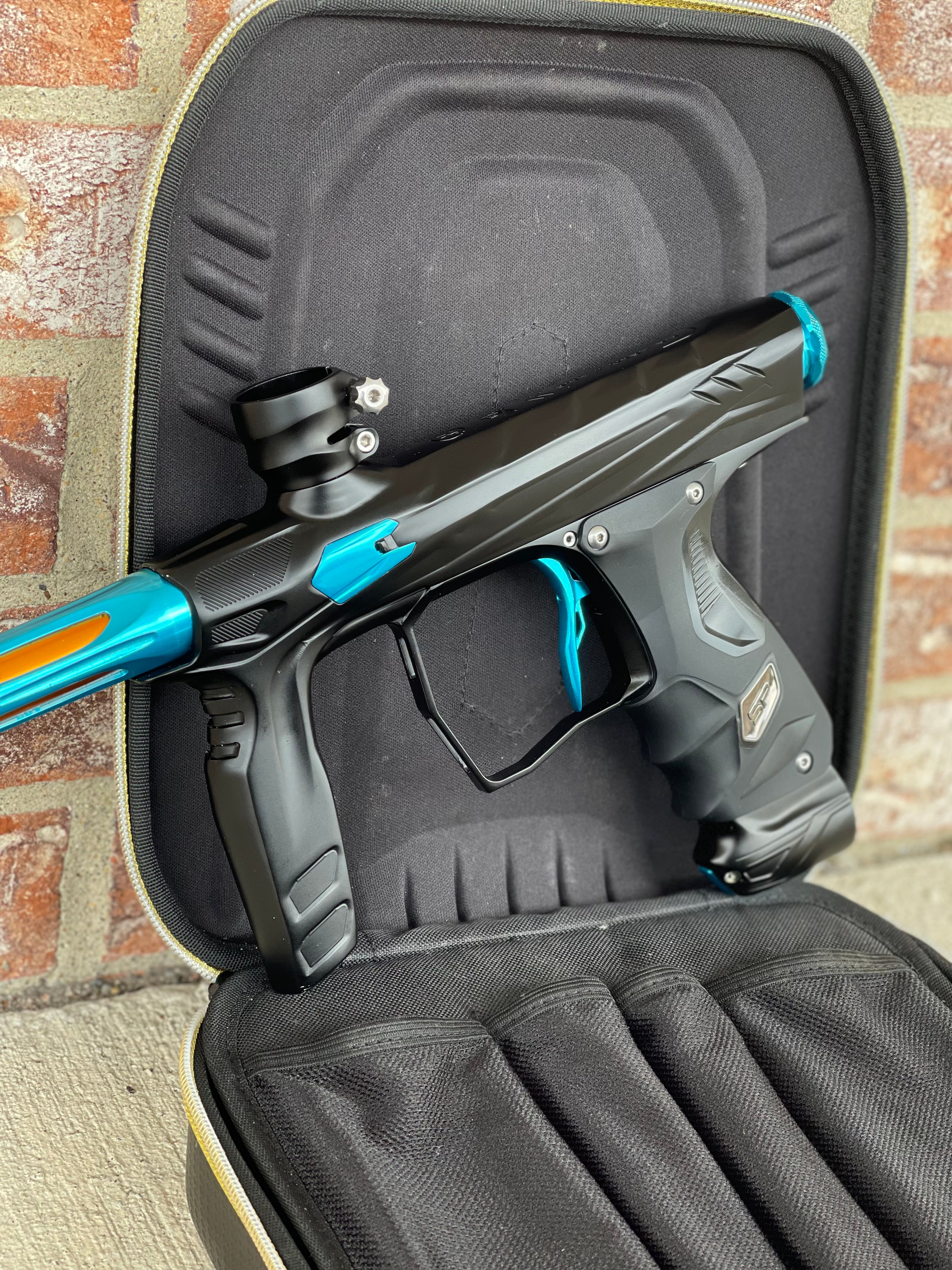 Used HK Army Shocker Amp Paintball Gun - Black/Teal