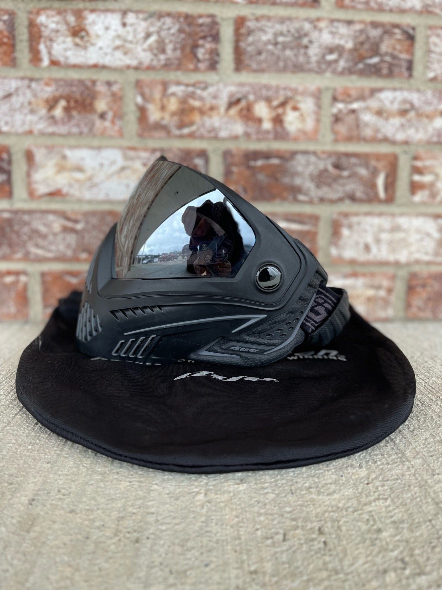 Used Dye I5 Paintball Goggle - Black - with Goggle Bag