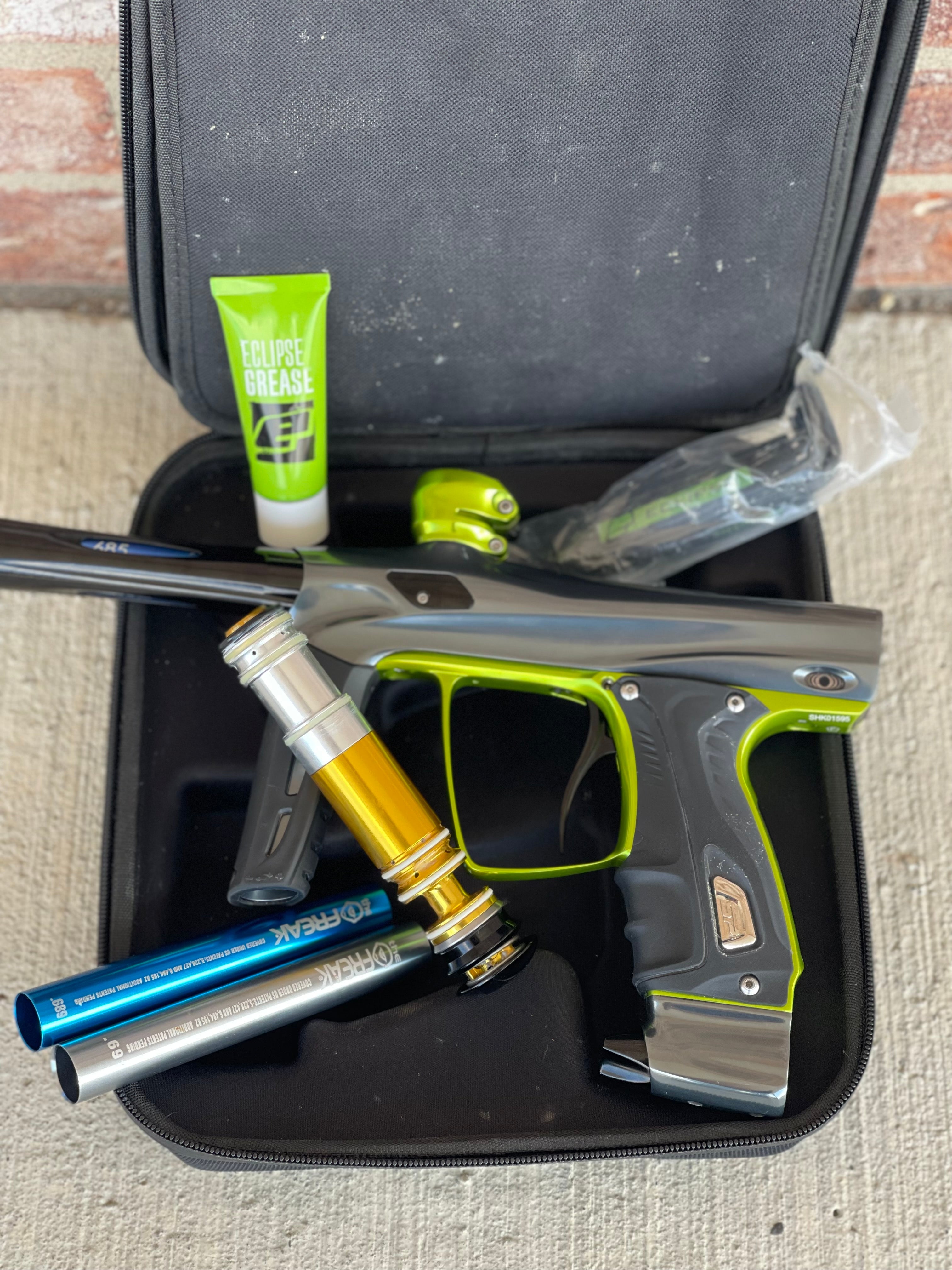 Smart Parts Shocker RSX Paintball Marker- Pewter/Lime with 3 freak Inserts