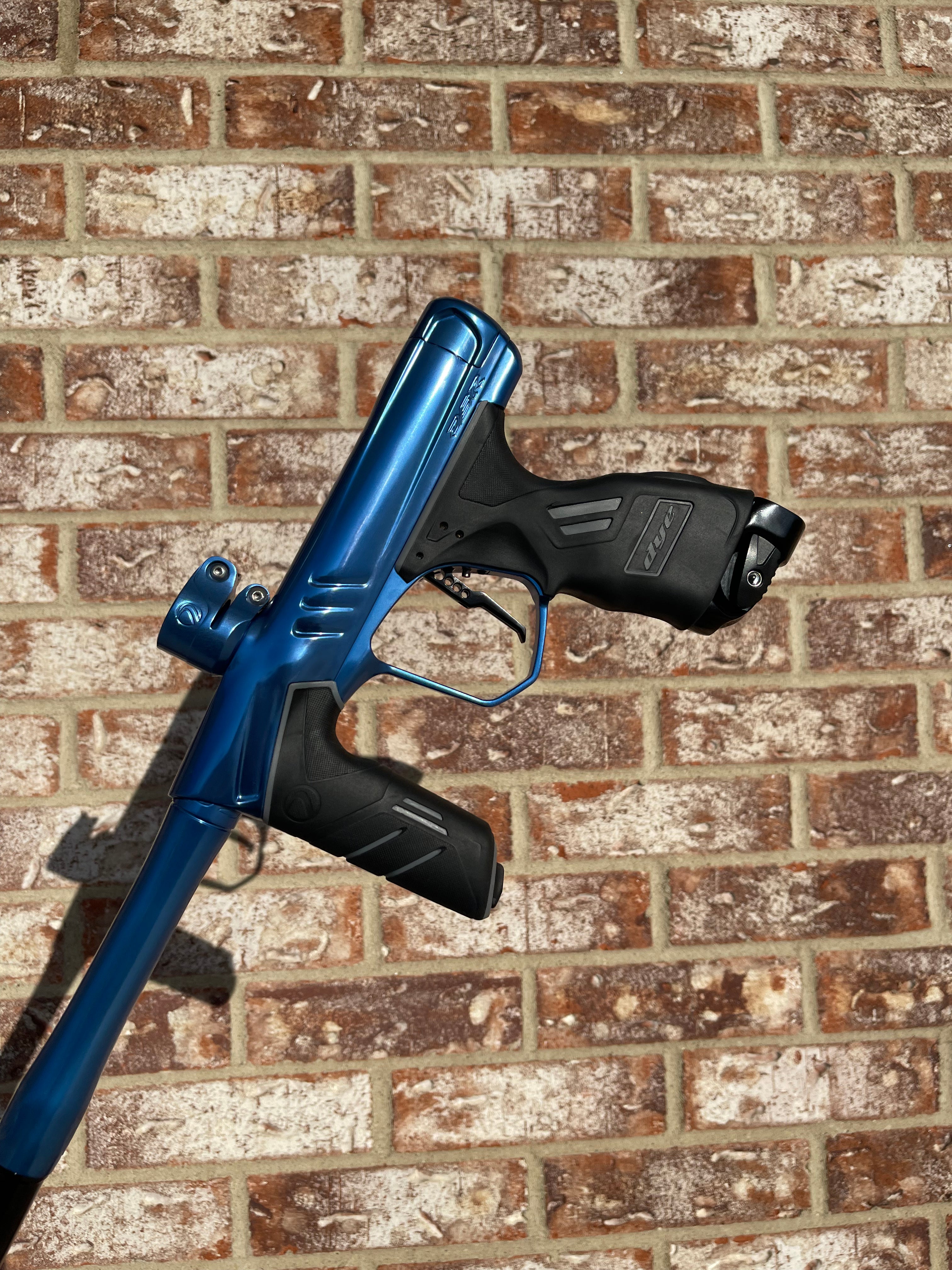 Used Dye DSR+ Paintball Gun - Deep Blue (Polished Blue/Polished Black)