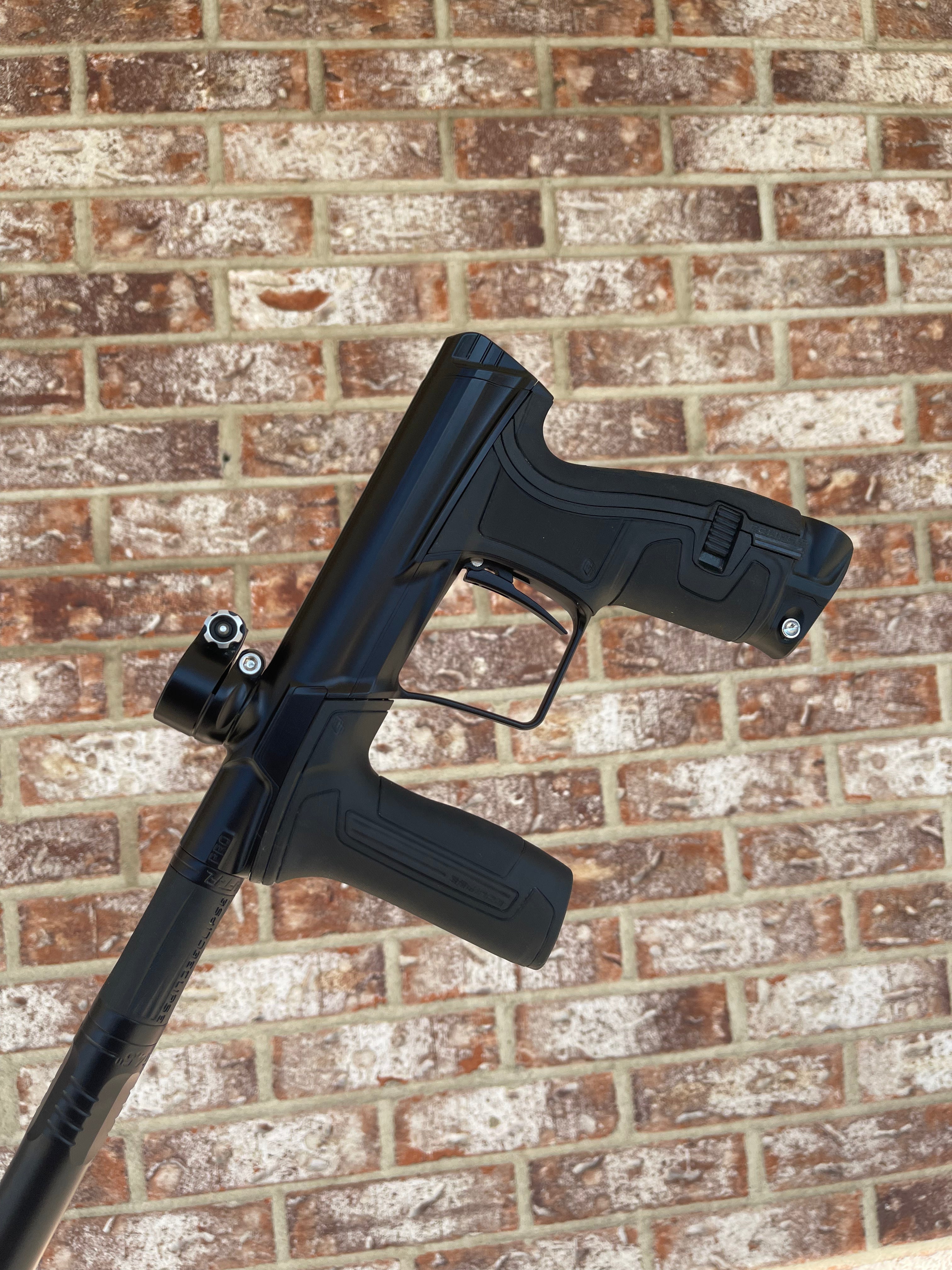 Used Eclipse CS2 Pro Paintball Gun Midnight w/ 3 FL Backs