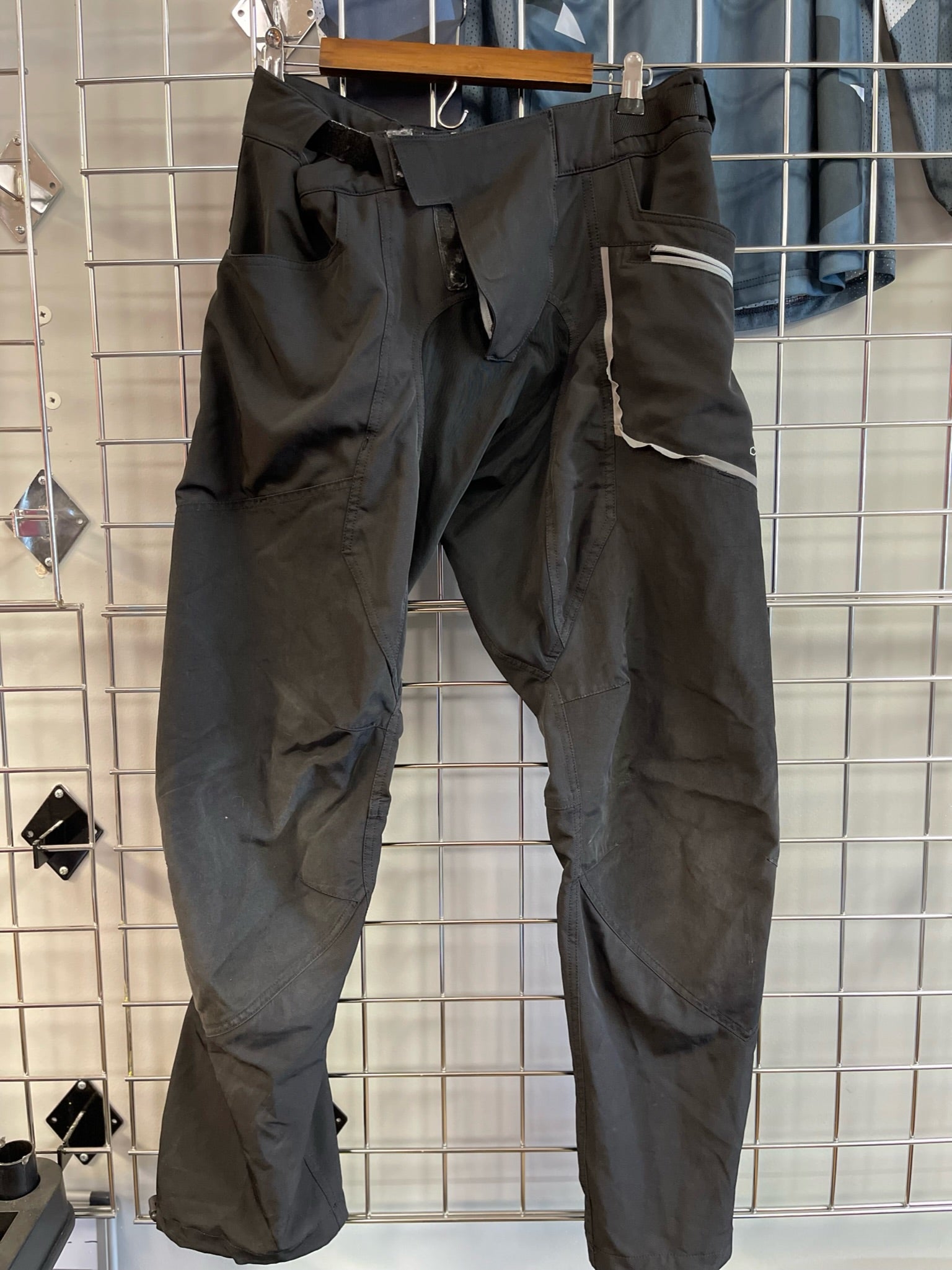 Used Carbon SC 2020 Paintball Pants - Medium - Black/Gray