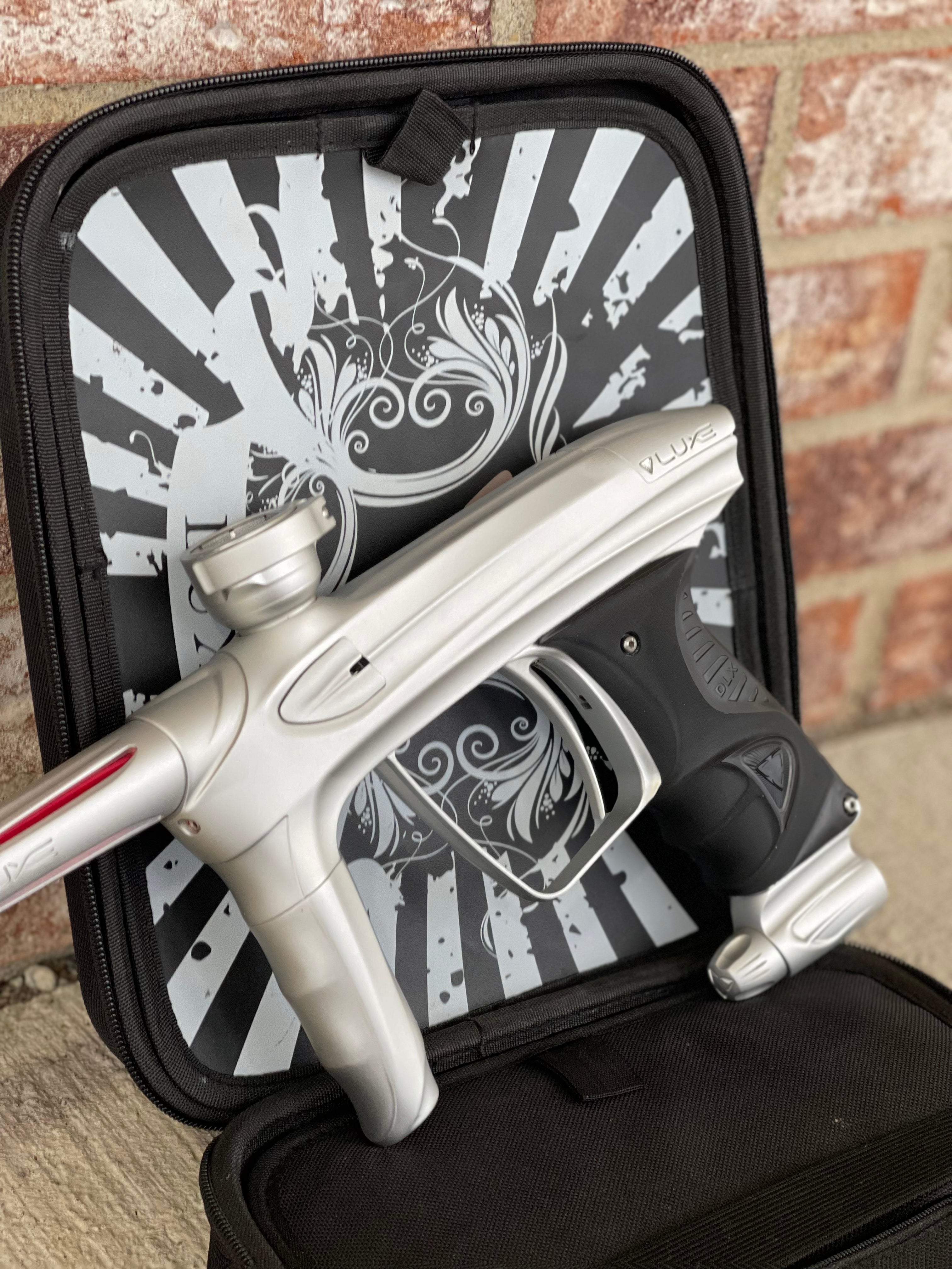 Used DLX Luxe 2.0 Oled Paintball Gun - Pure (Dust Silver)