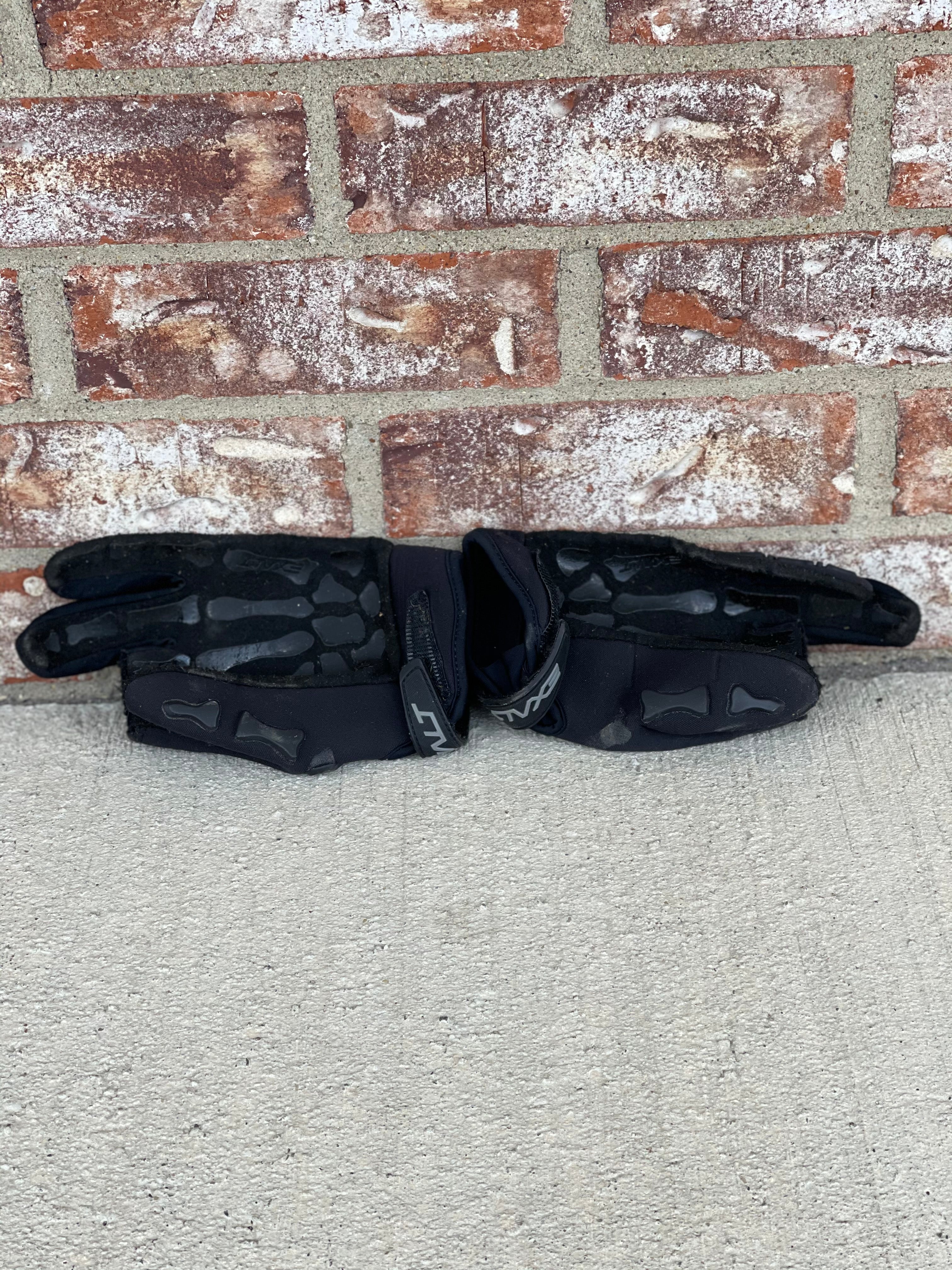 Used Exalt Death Grip Half Finger - Black - Medium