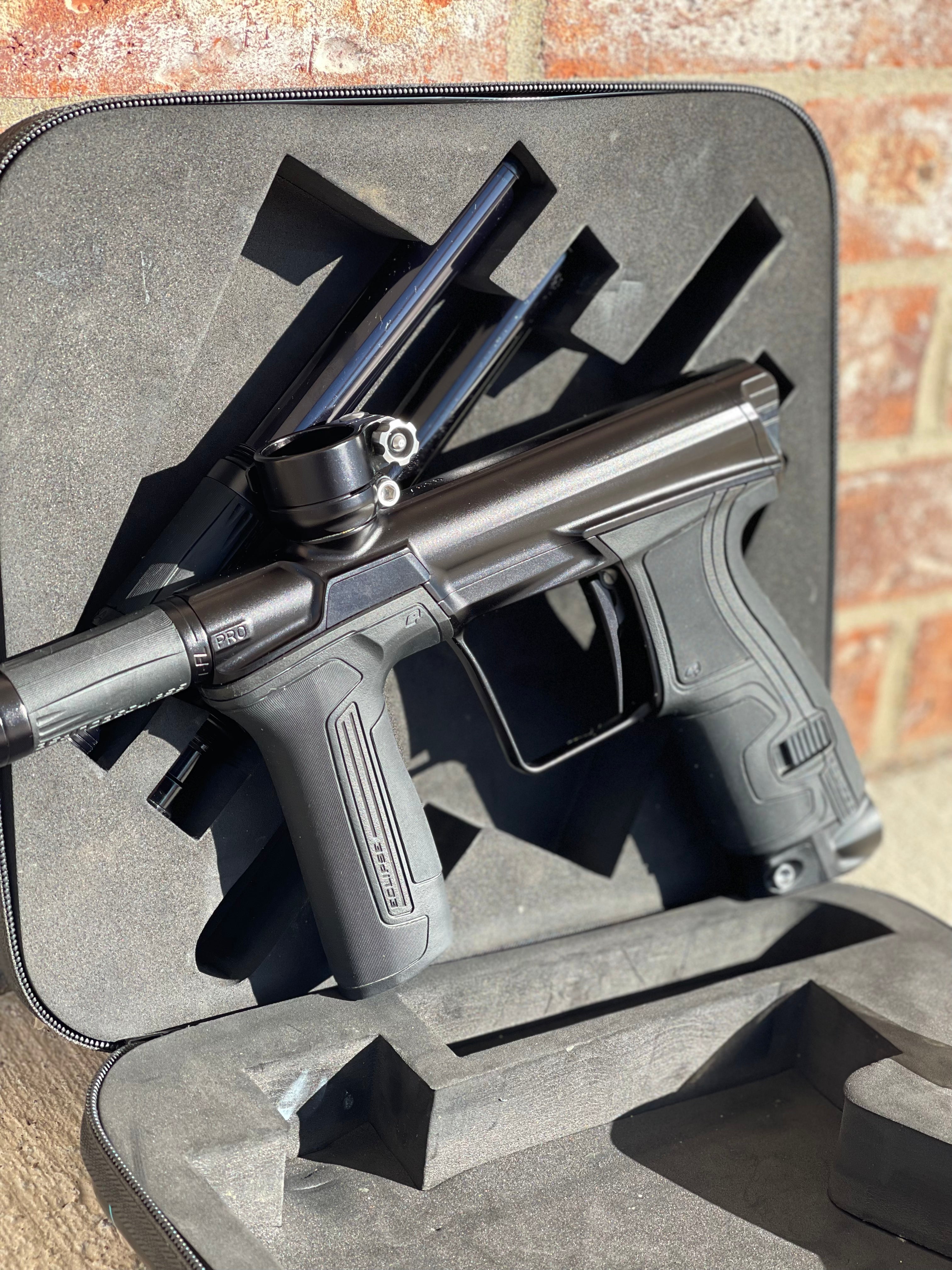 Used Planet Eclipse CS2 Pro Paintball Gun Midnight W 3 FL Backs Used planet eclipse cs2 pro paintball gun midnight w 3 fl backs