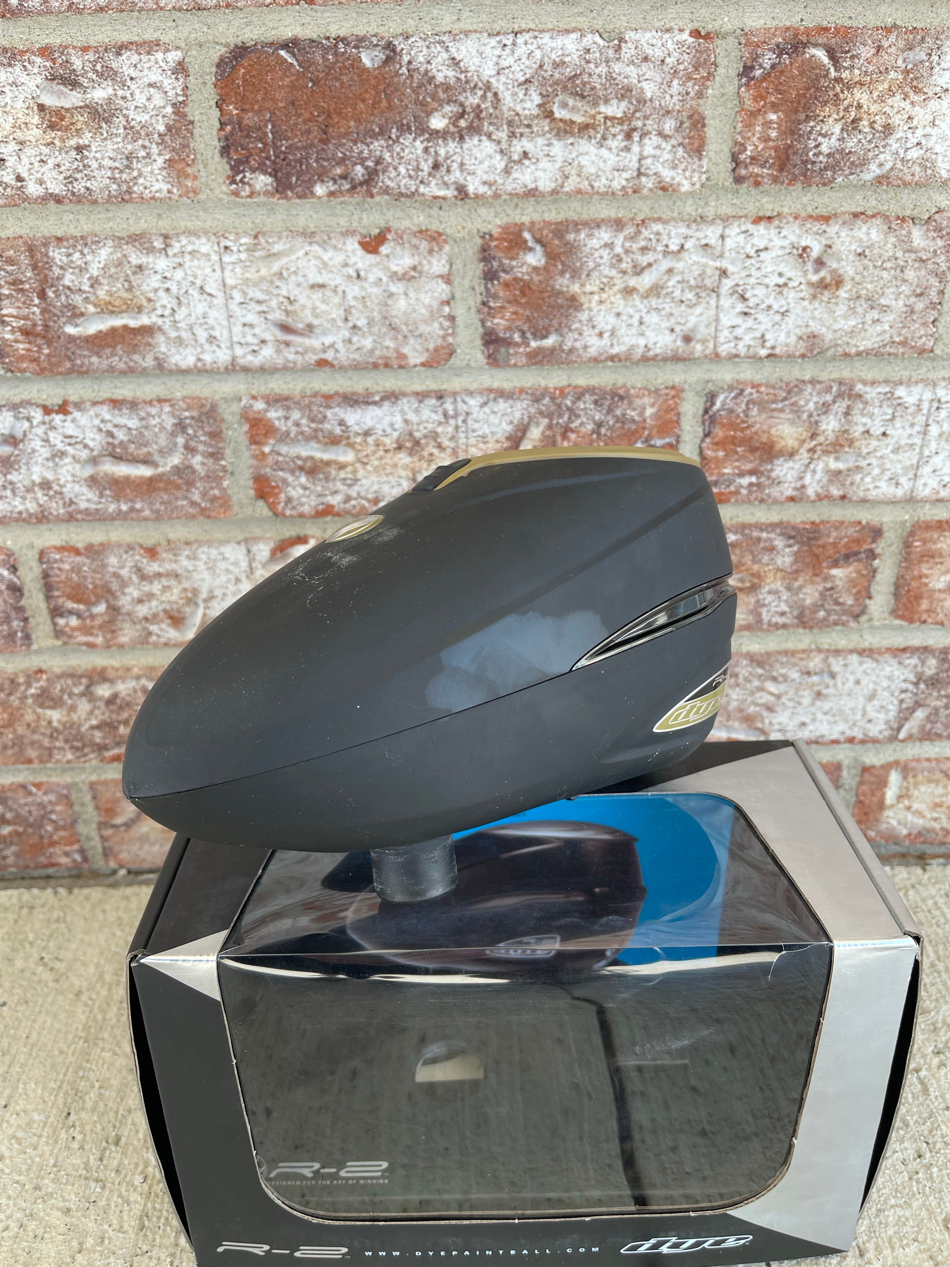 Used Dye R2 Paintball Loader - Black / Gold