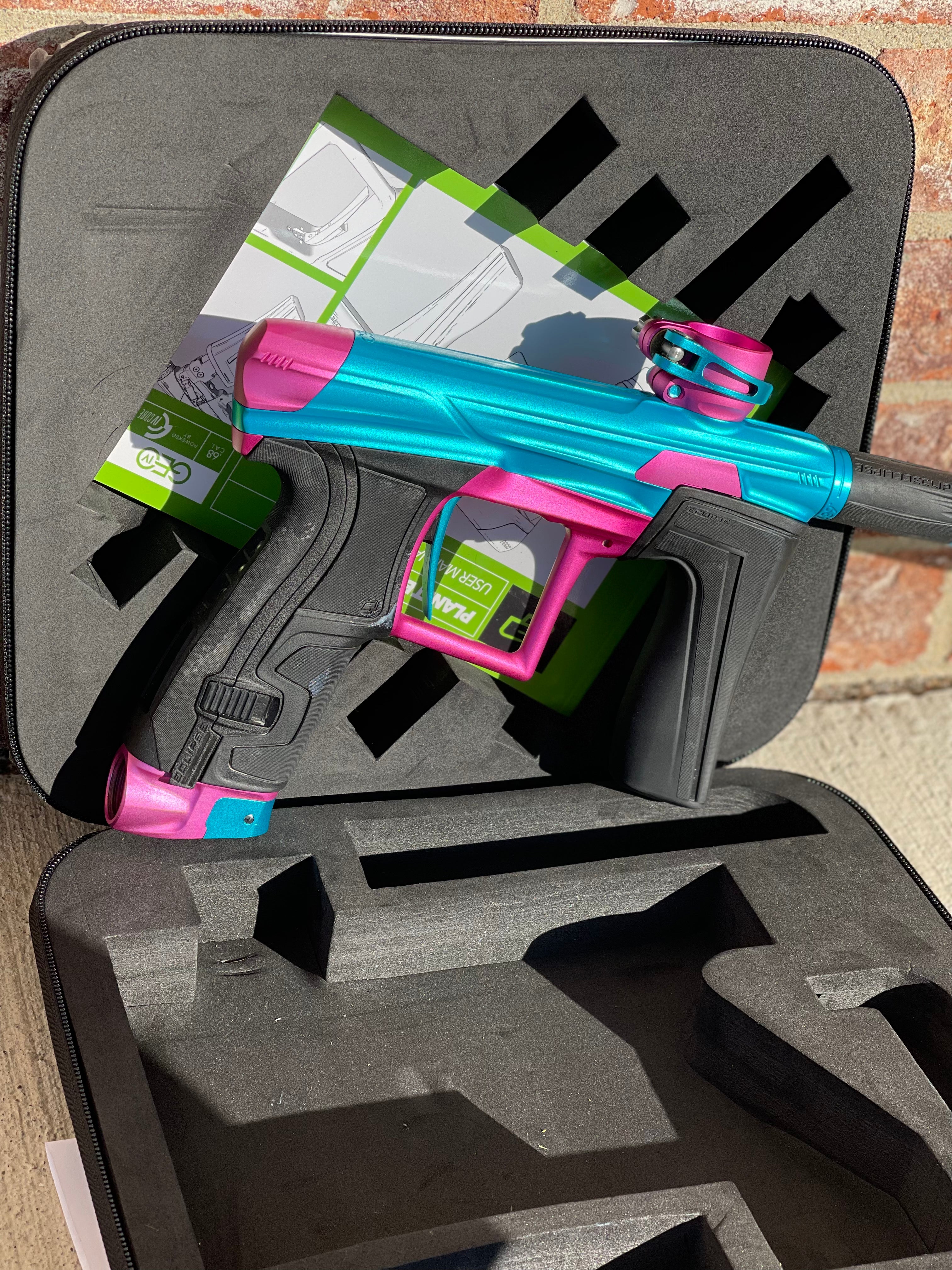 Used Planet Eclipse Geo 4 Paintball Gun - Teal/Pink