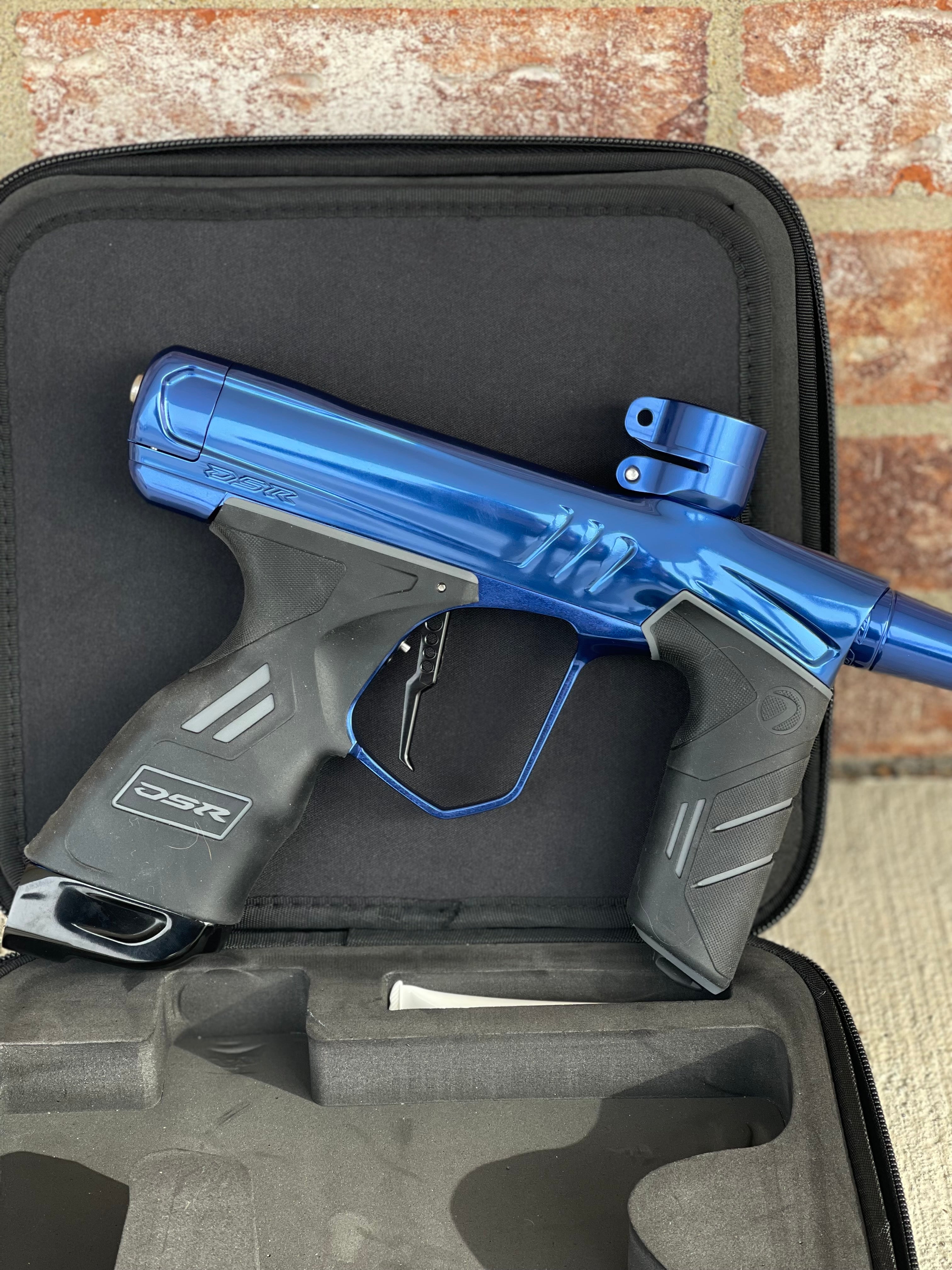 Used Dye DSR+ Paintball Gun - Black Waters (Polished Blue/Polished Black