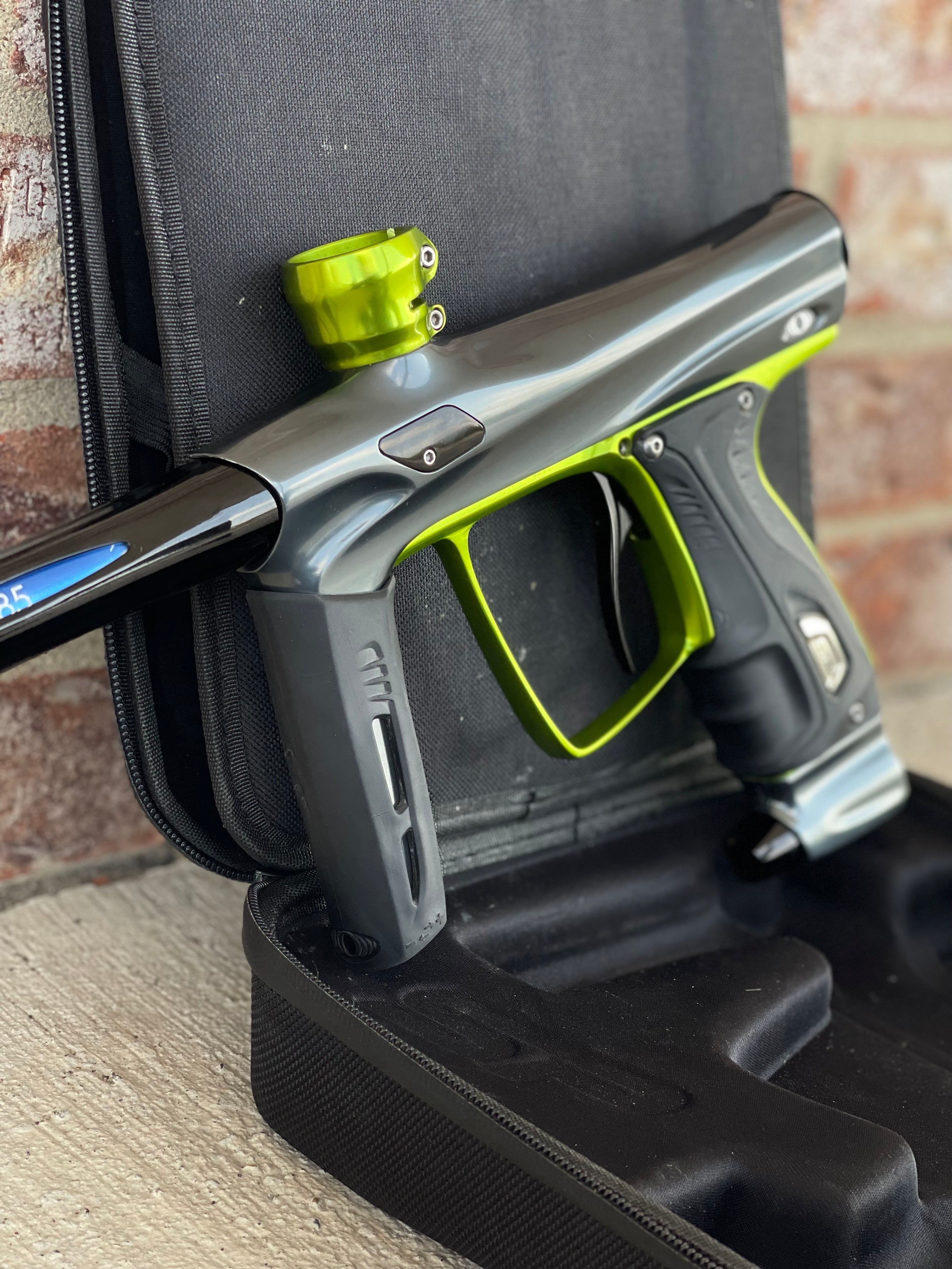 Smart Parts Shocker RSX Paintball Marker- Pewter/Lime with 3 freak Inserts