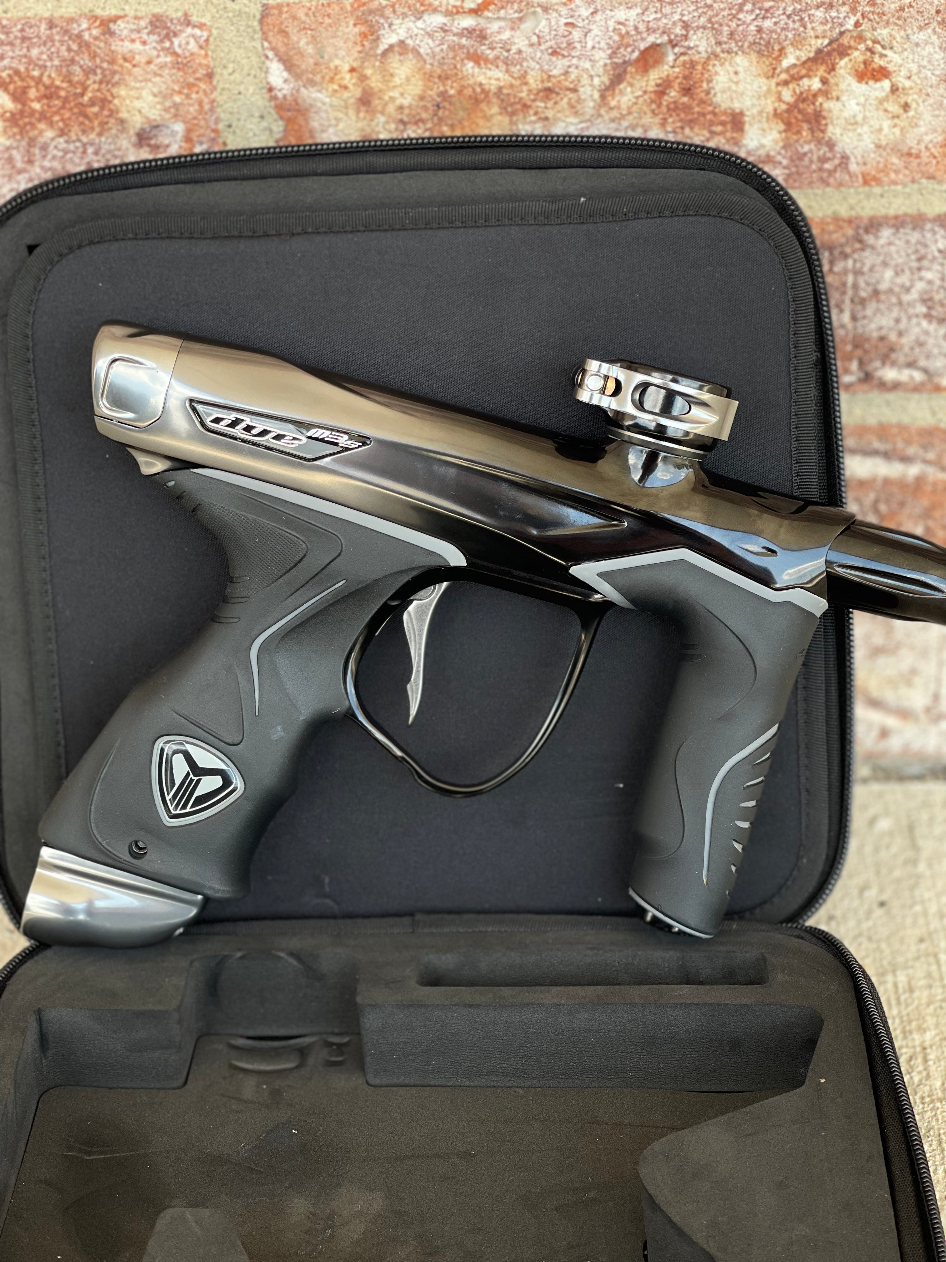 Used Dye M3S Paintball Gun - Abyss w/ MOSAIR