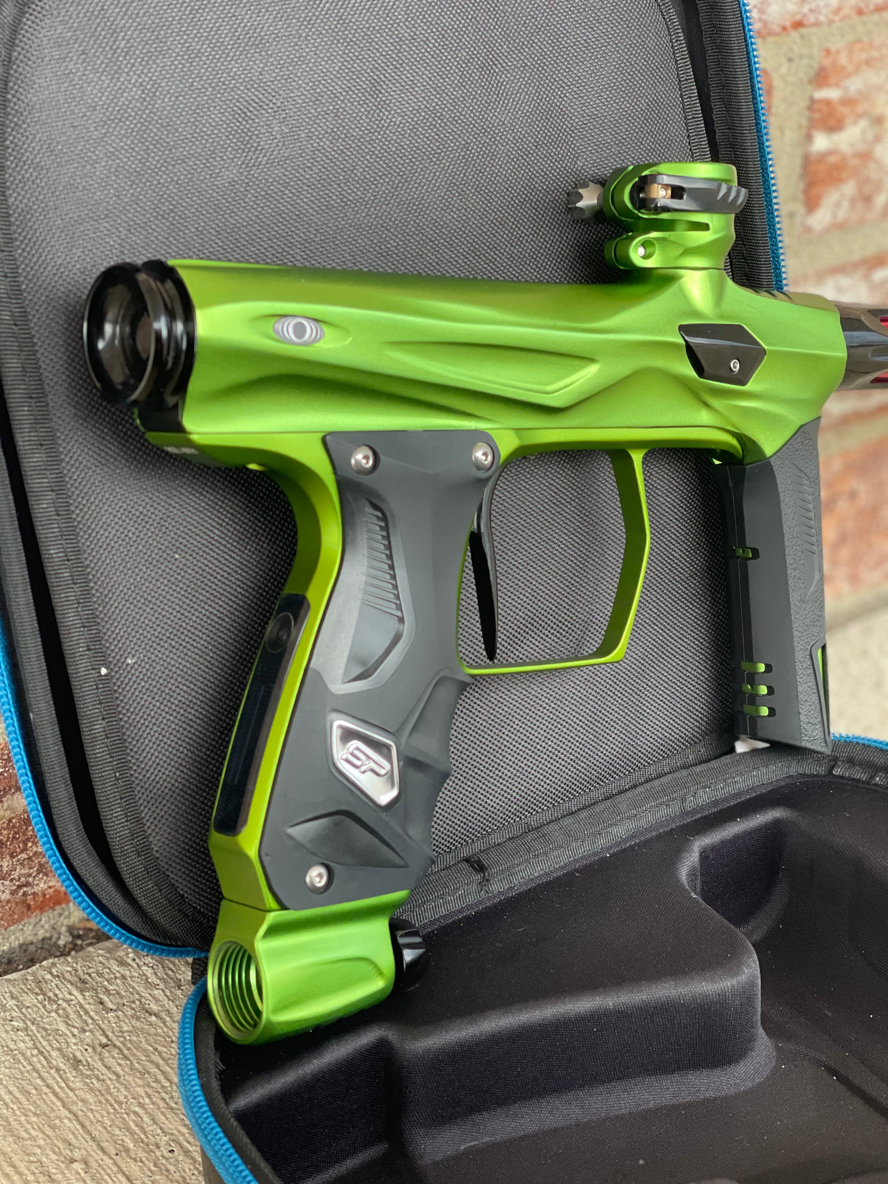 Used Shocker Amp Paintball Gun - Green / Black