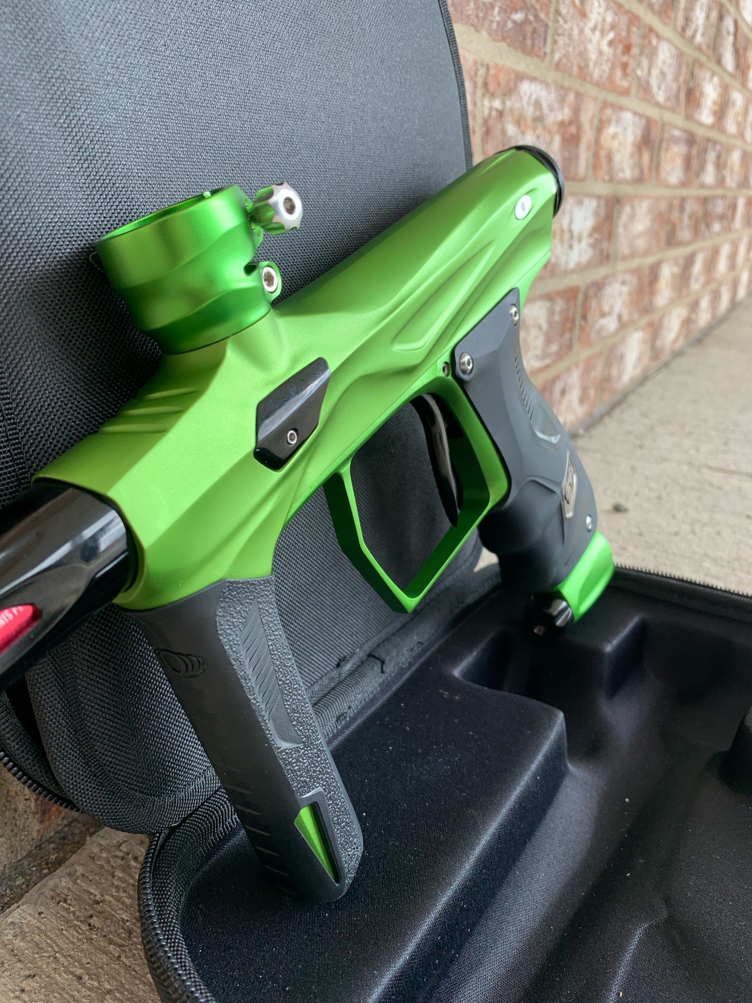 Used Shocker Amp Paintball Gun - Green / Black