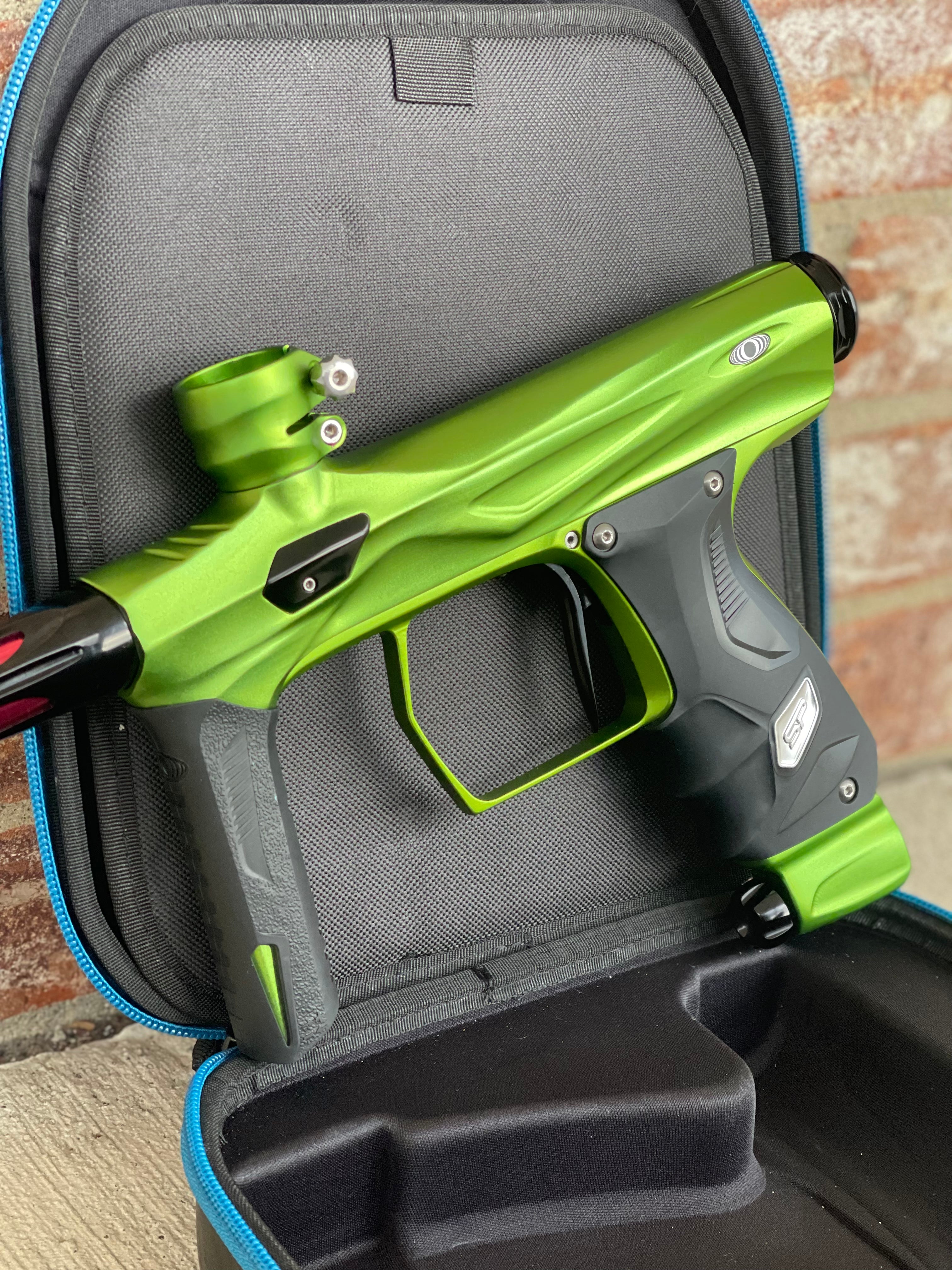 Used Shocker Amp Paintball Gun - Green / Black